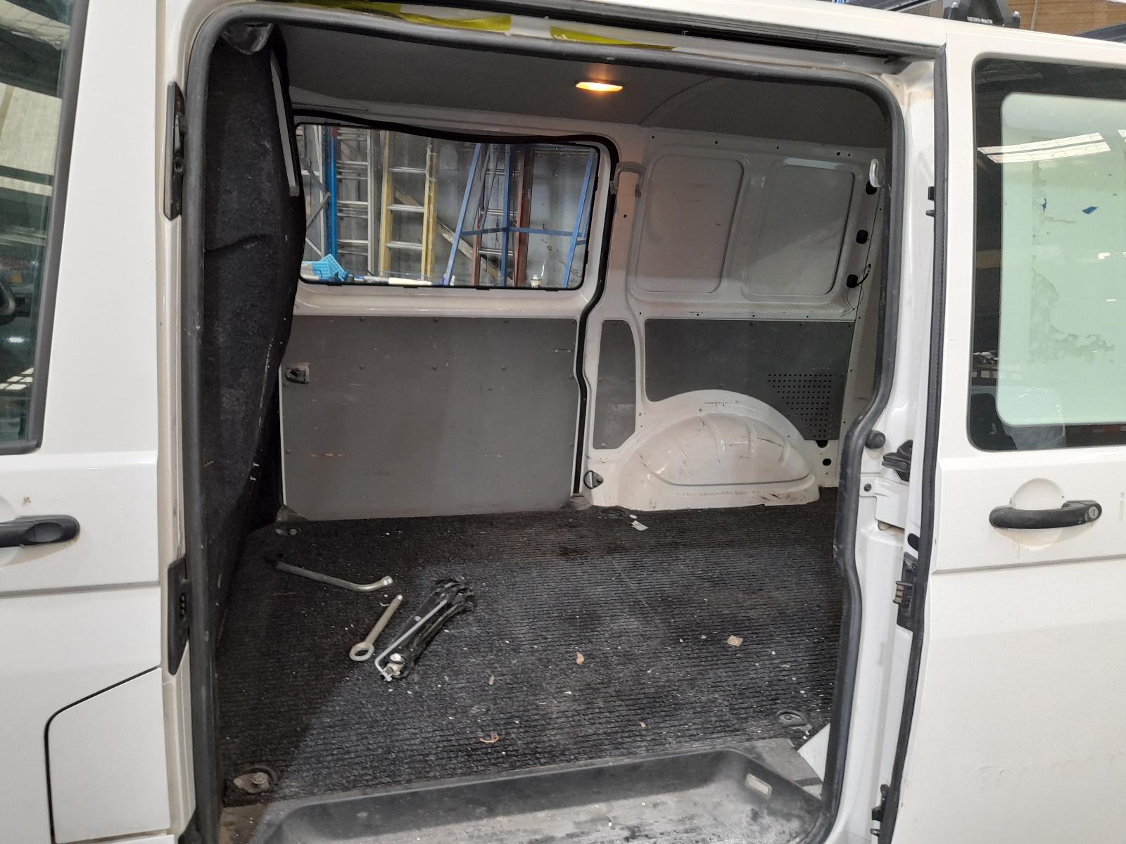 View Auto part Right Front Hub Assembly Volkswagen Transporter 2014