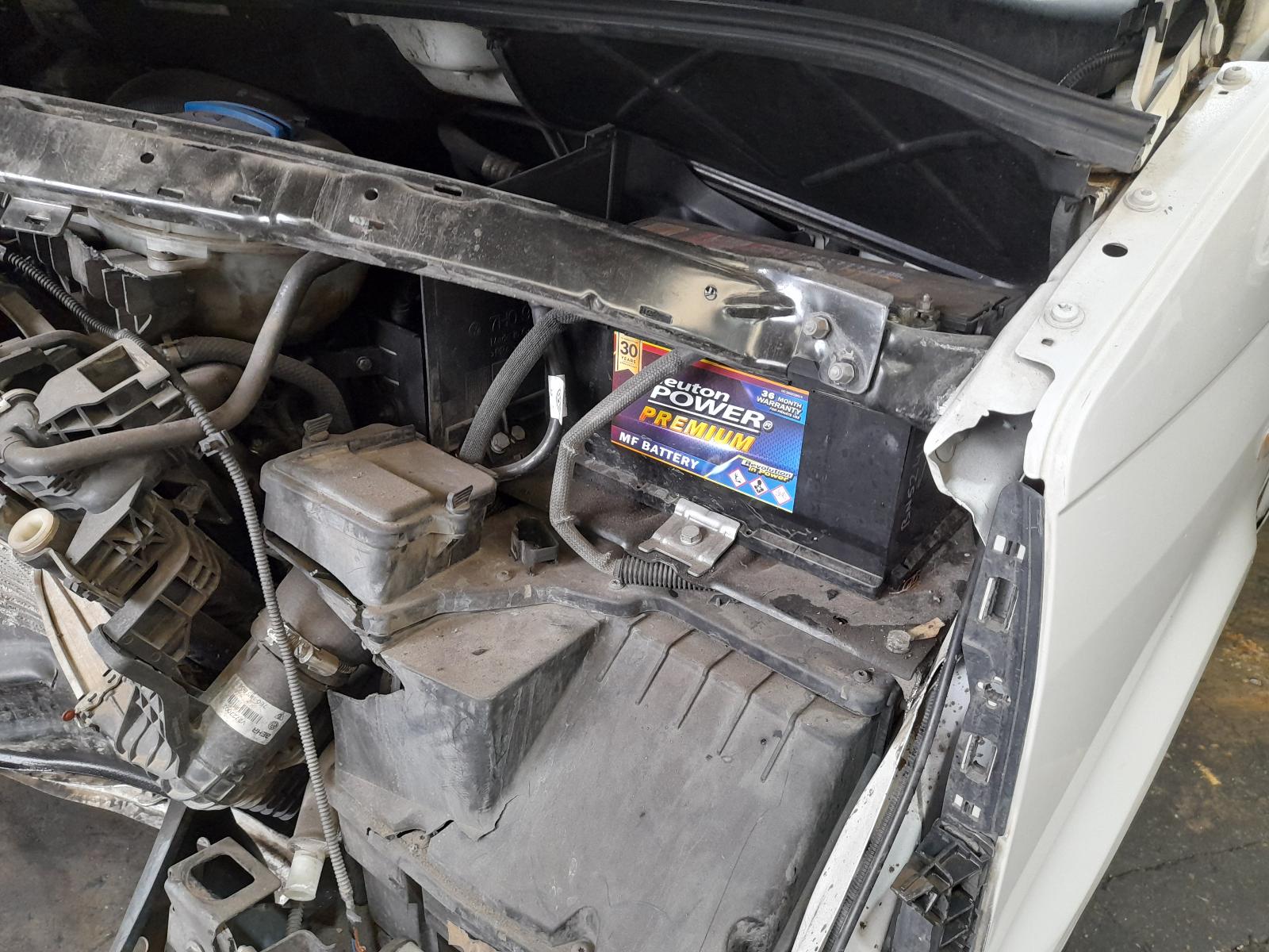 View Auto part Right Front Hub Assembly Volkswagen Transporter 2014