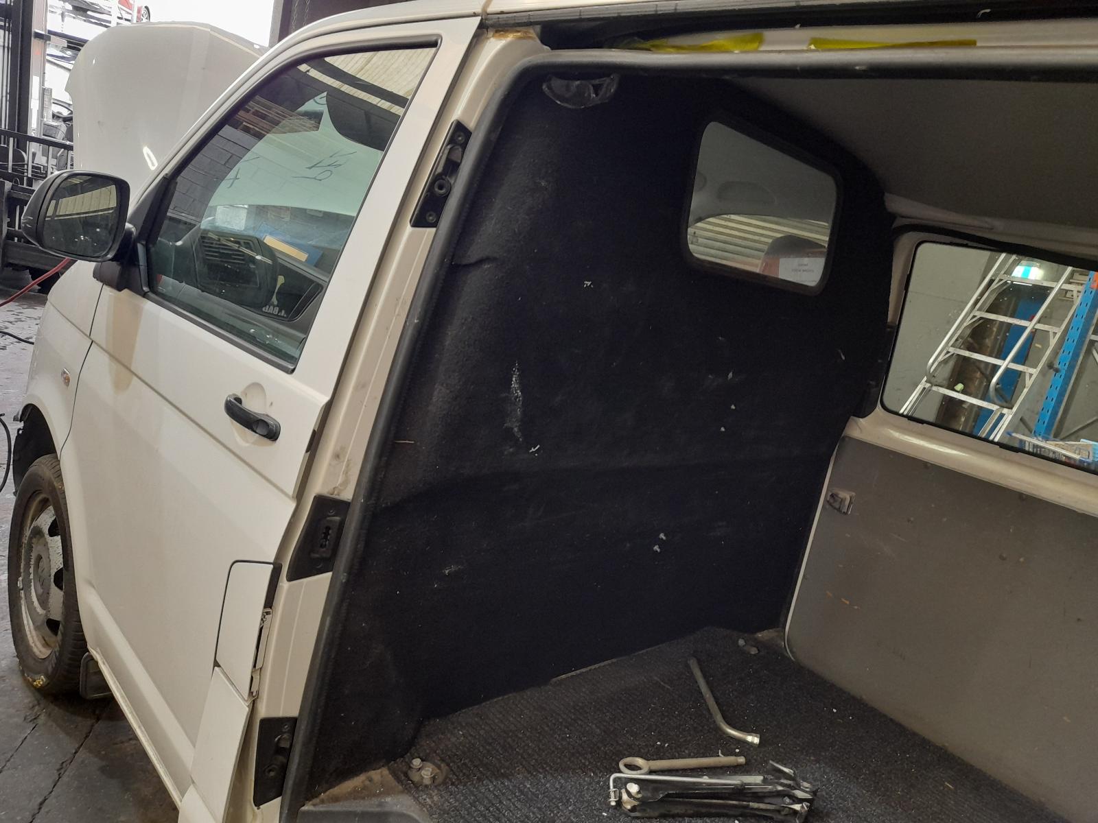 View Auto part Right Front Hub Assembly Volkswagen Transporter 2014