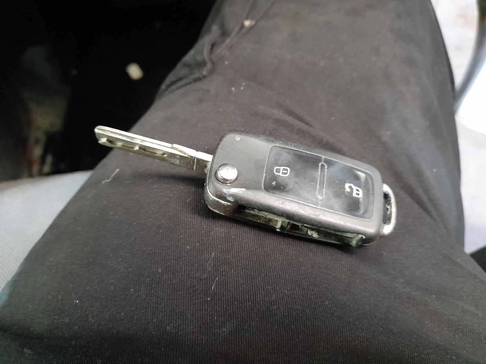 View Auto part Right Front Hub Assembly Volkswagen Transporter 2014