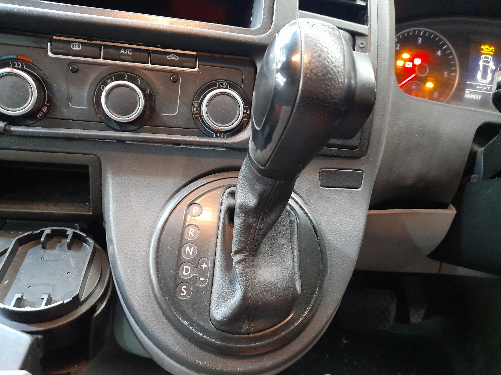 View Auto part Right Front Hub Assembly Volkswagen Transporter 2014