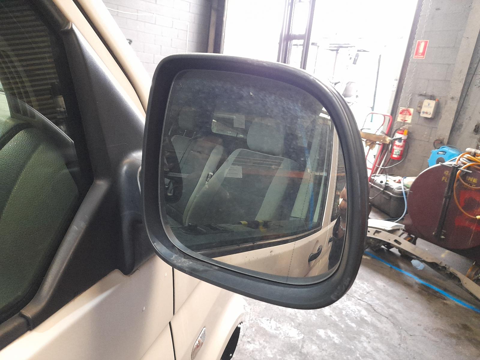 View Auto part Right Front Hub Assembly Volkswagen Transporter 2014