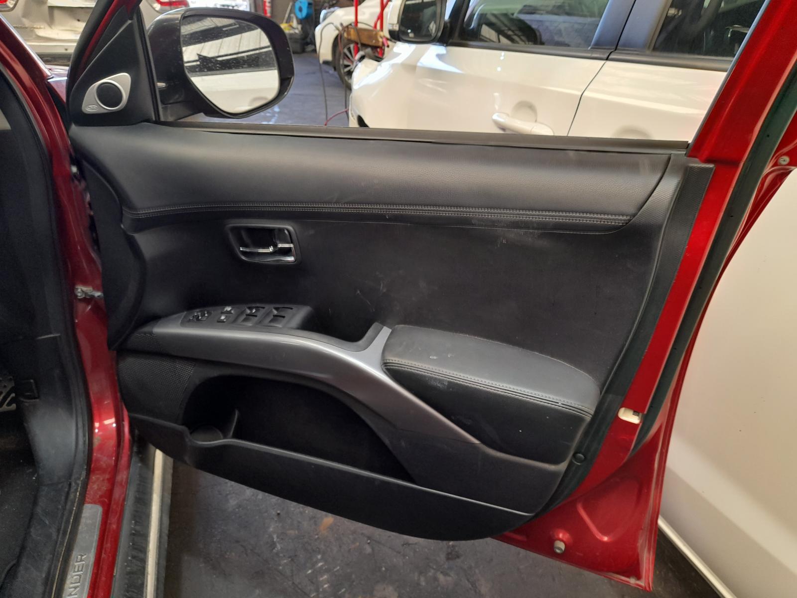 View Auto part Left Taillight Mitsubishi Outlander 2011