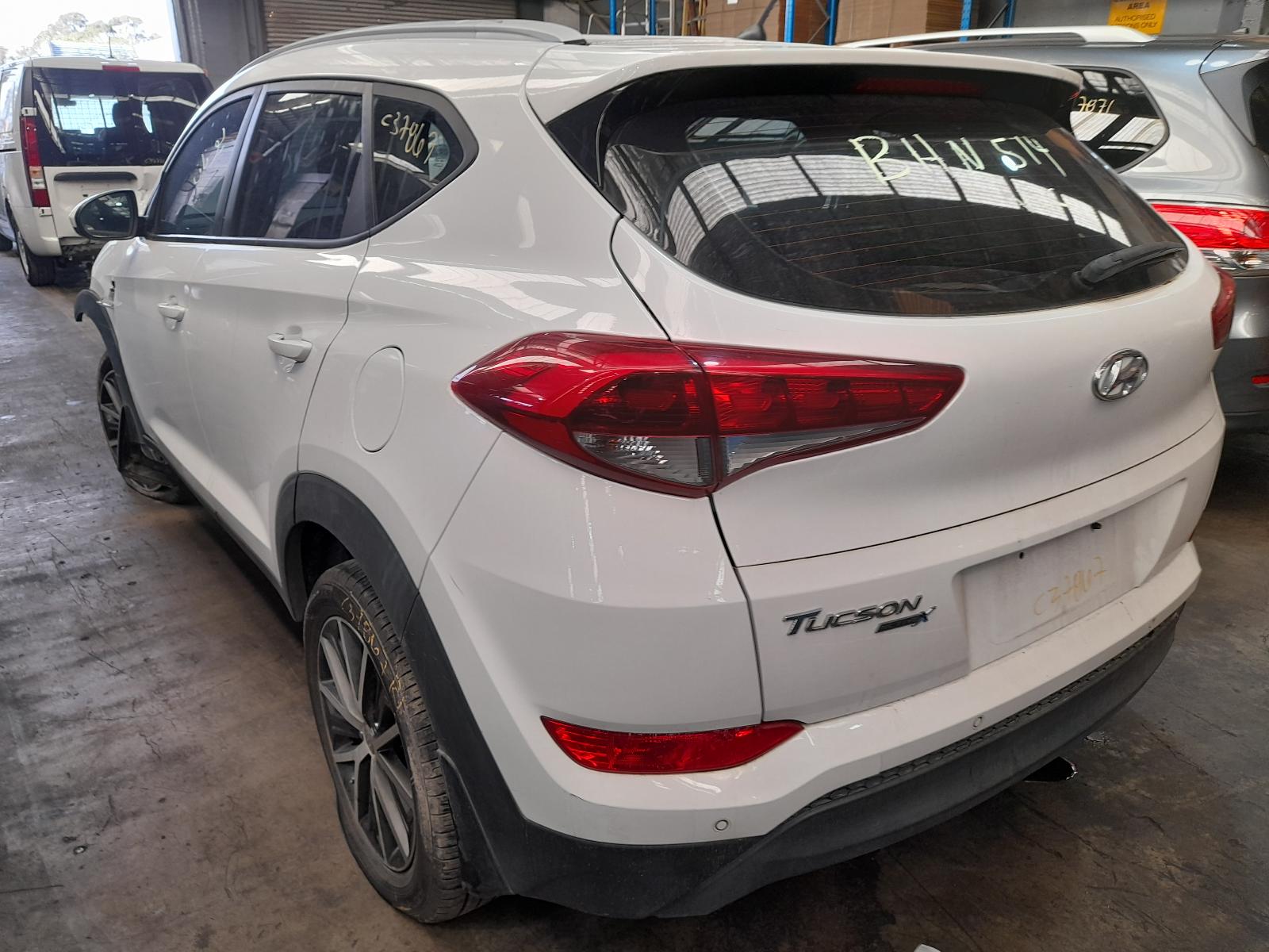 View Auto part Rear/Tailgate Glass Hyundai Tucson 2016