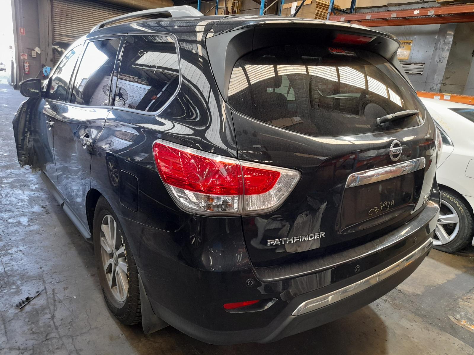 View Auto part Rear/Tailgate Glass Nissan Pathfinder 2015