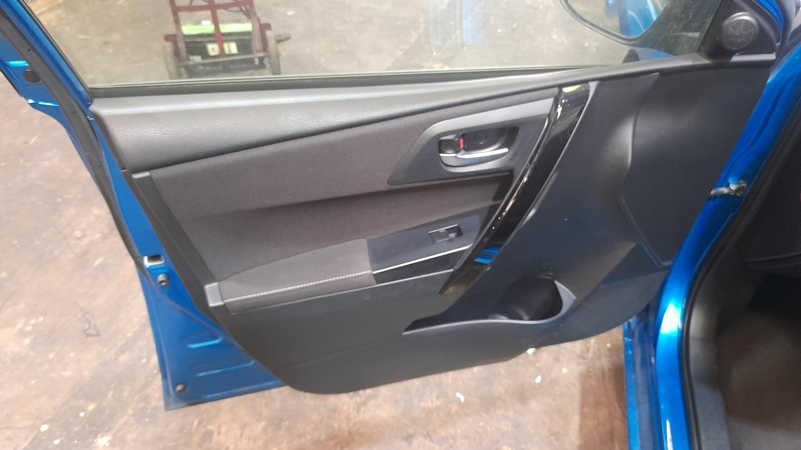 View Auto part Console Toyota Corolla 2017