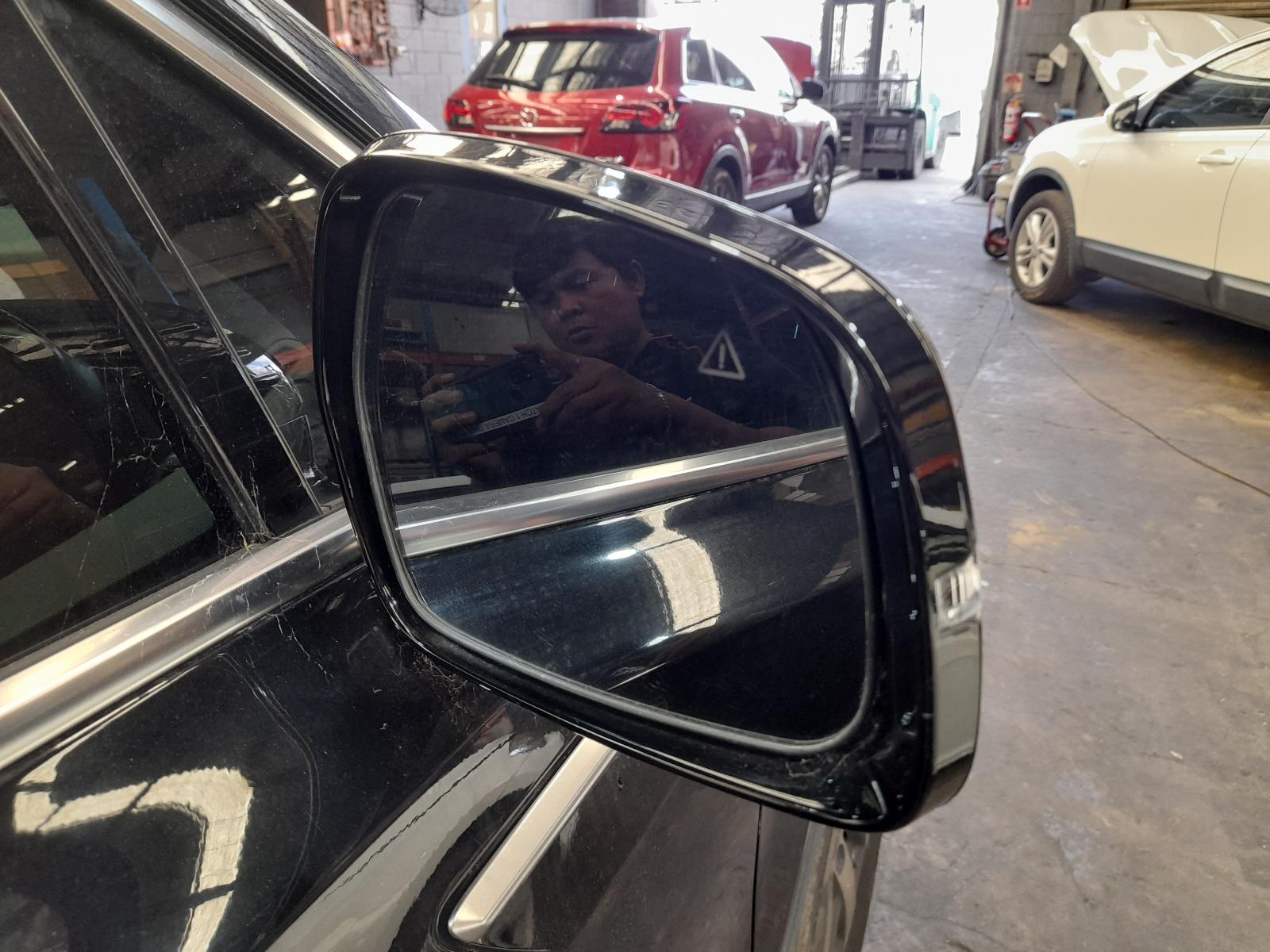 View Auto part Right Door Mirror Kia Sorento 2022