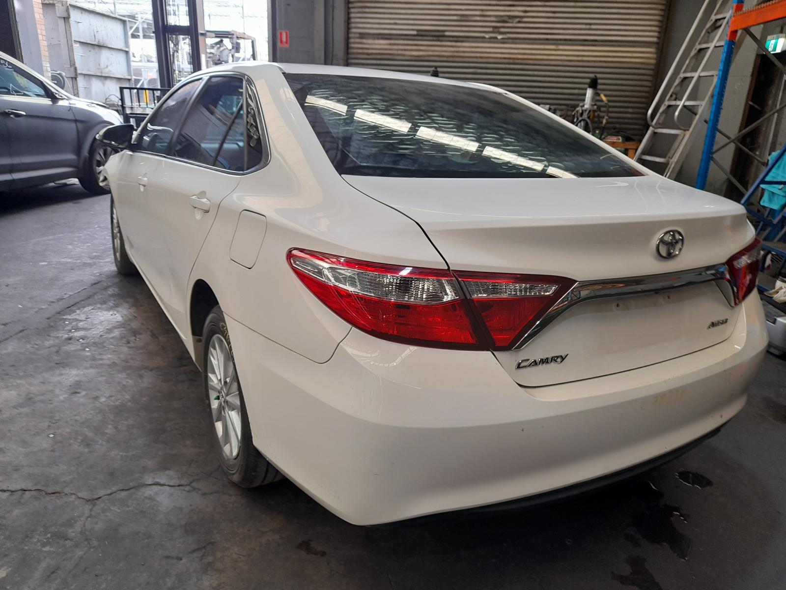 View Auto part Catalytic Converter Toyota Camry 2015