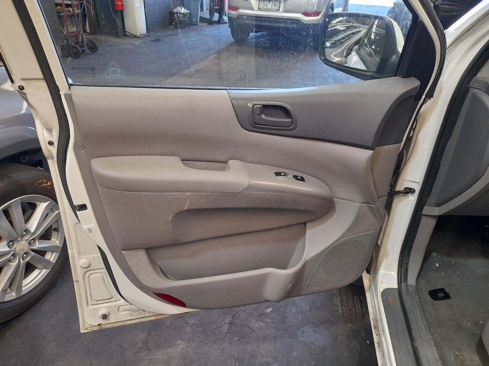 2012 Kia Carnival/grand Carnival Bonnet View Auto part Bonnet Kia Carnival/grand Carnival 2012