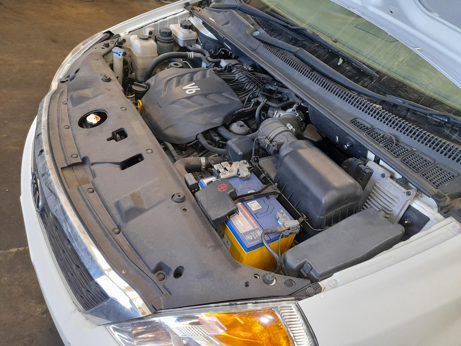 2012 Kia Carnival/grand Carnival Bonnet View Auto part Bonnet Kia Carnival/grand Carnival 2012