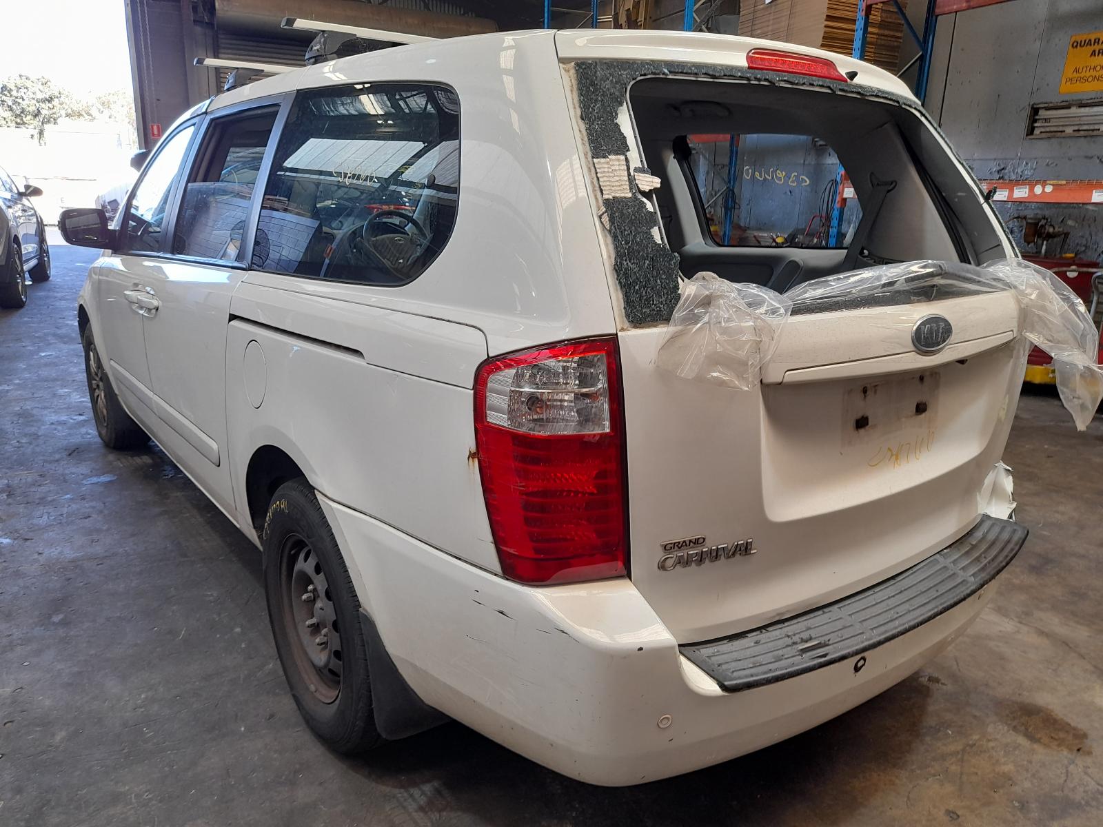 2012 Kia Carnival/grand Carnival Bonnet View Auto part Bonnet Kia Carnival/grand Carnival 2012