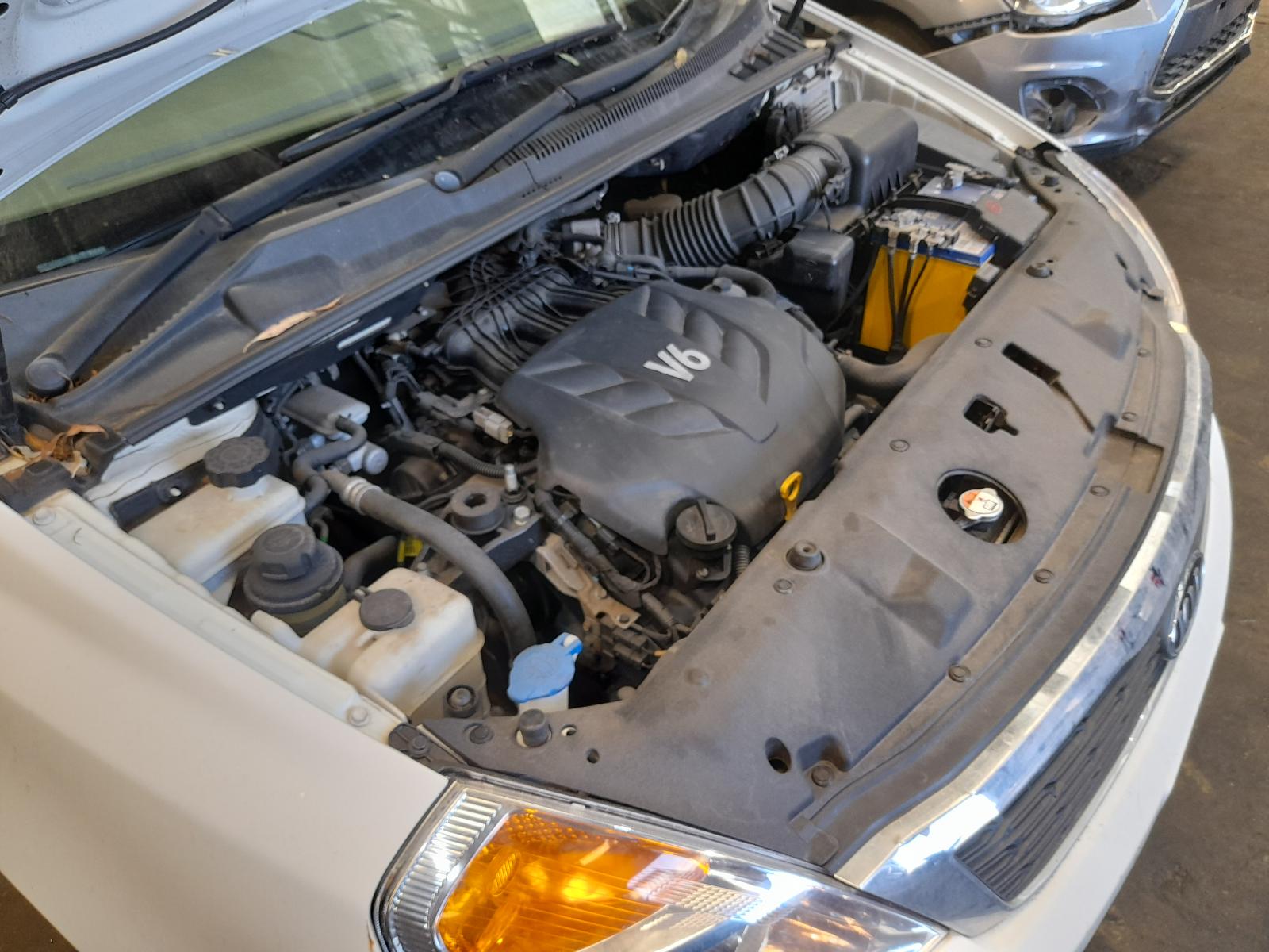 2012 Kia Carnival/grand Carnival Bonnet View Auto part Bonnet Kia Carnival/grand Carnival 2012