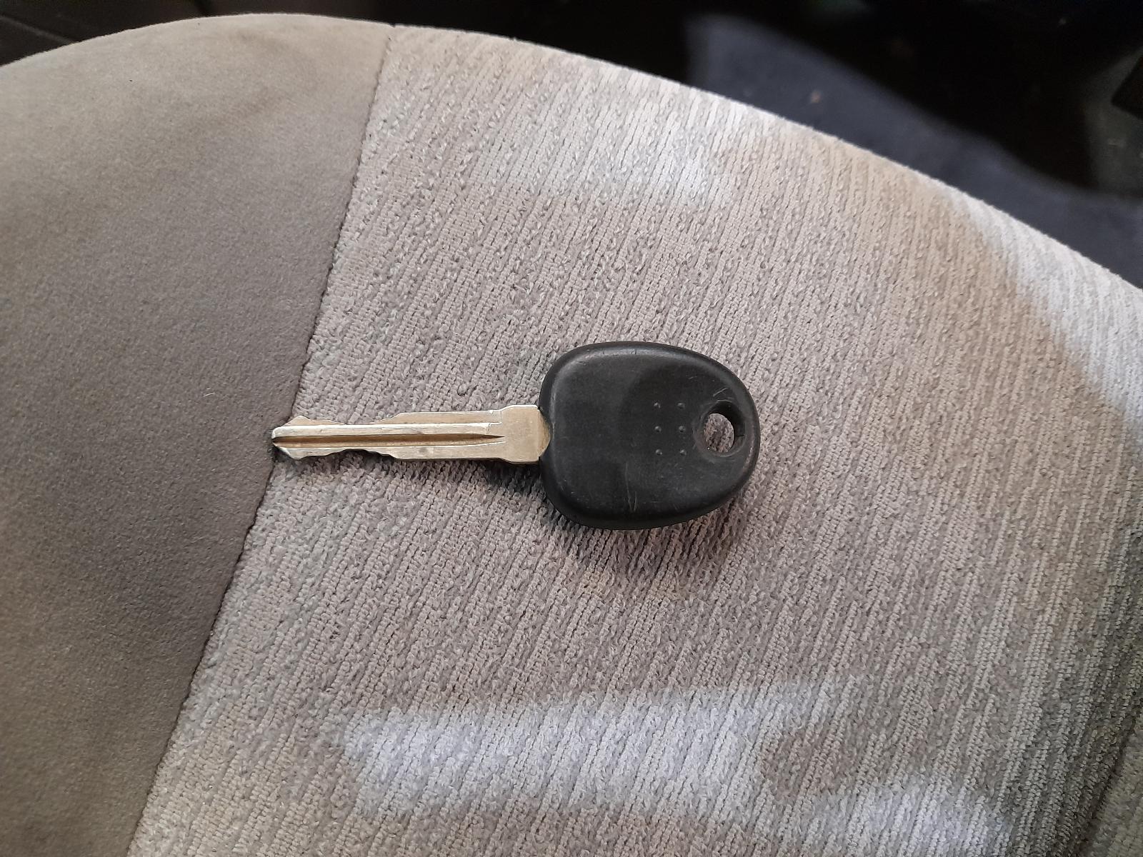 2012 Kia Carnival/grand Carnival Bonnet View Auto part Bonnet Kia Carnival/grand Carnival 2012