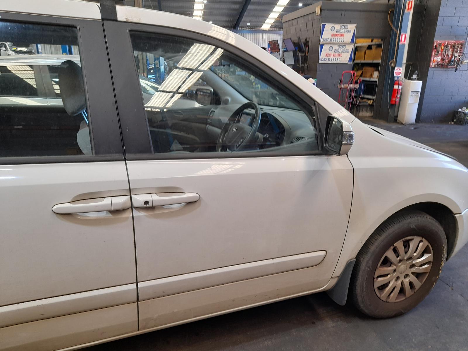 2012 Kia Carnival/grand Carnival Bonnet View Auto part Bonnet Kia Carnival/grand Carnival 2012