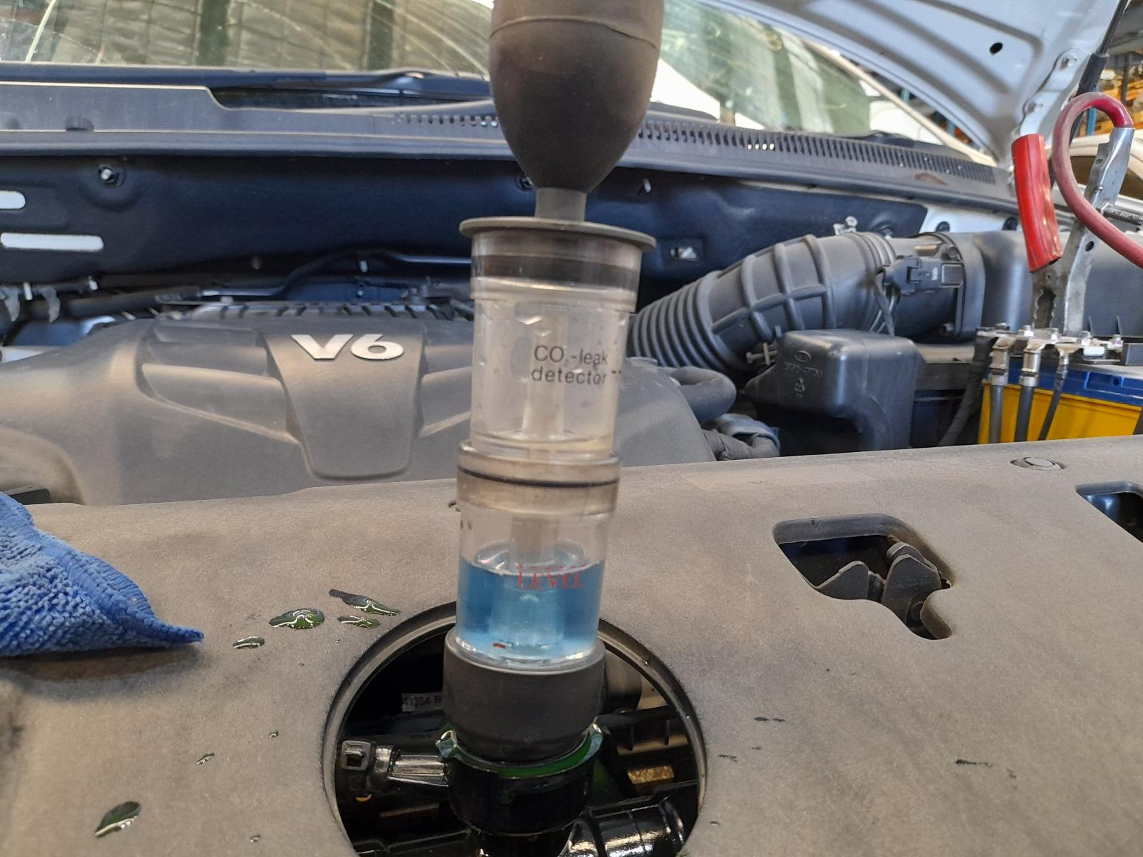 2012 Kia Carnival/grand Carnival Bonnet View Auto part Bonnet Kia Carnival/grand Carnival 2012