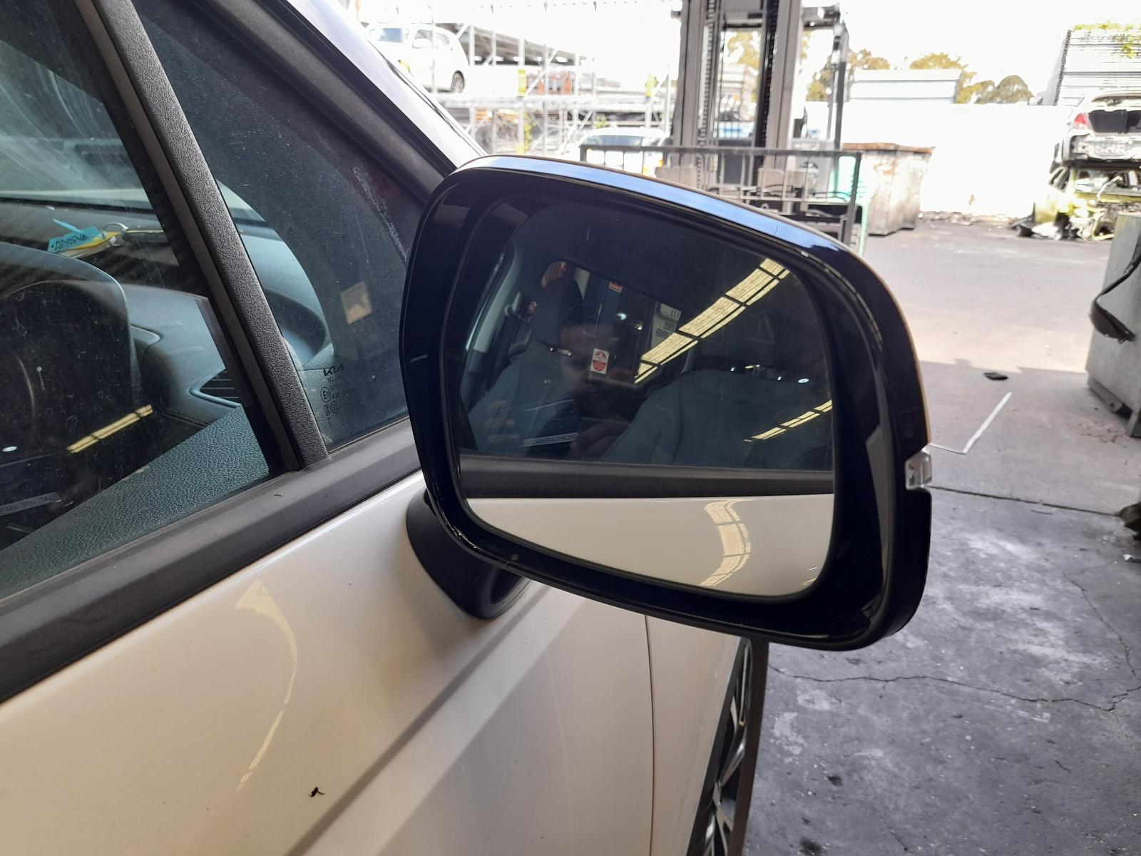 View Auto part Left Door Mirror Kia Carnival/grand Carnival 2022