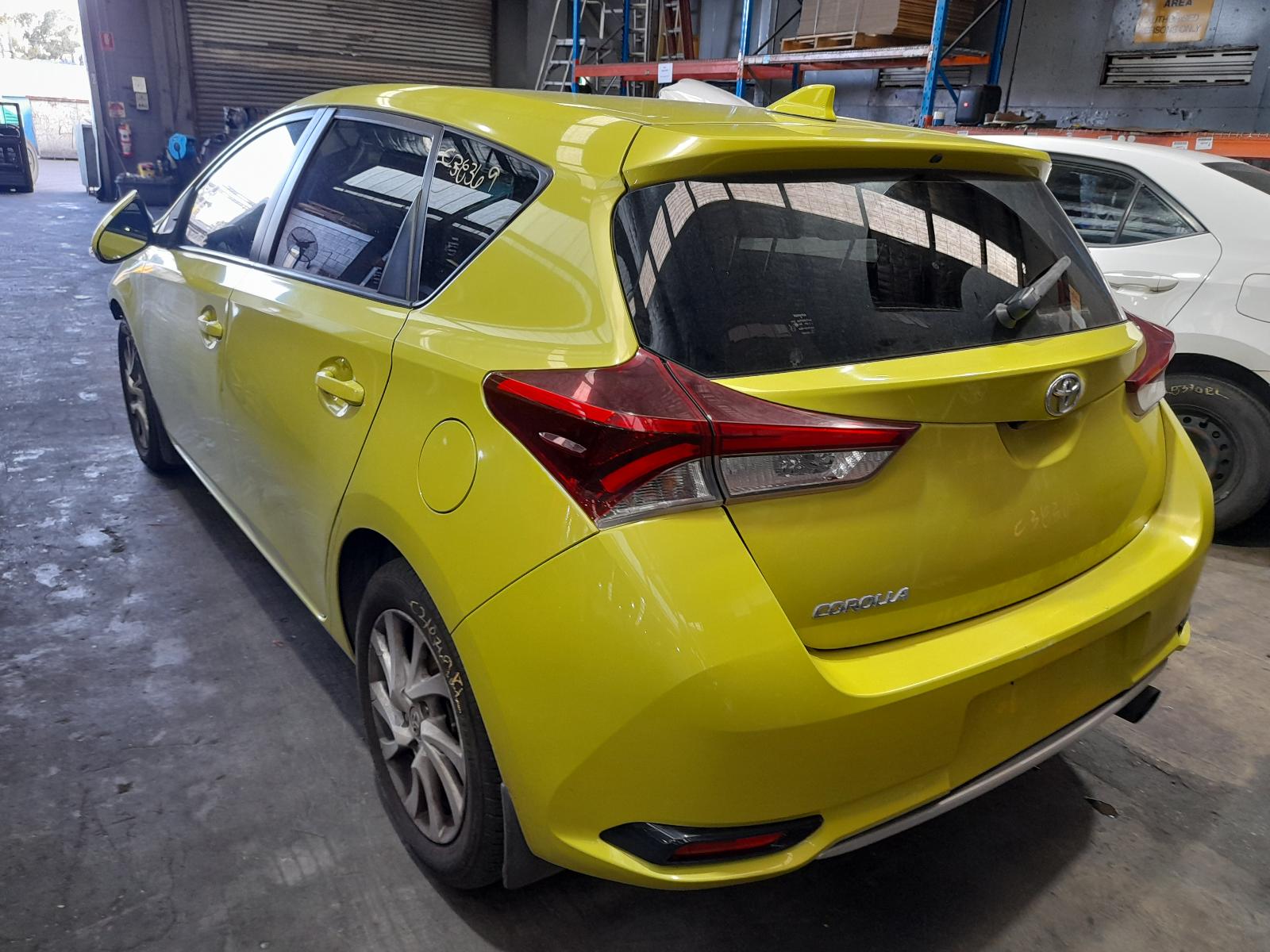 View Auto part Seatbelt/Stalk Toyota Corolla 2017