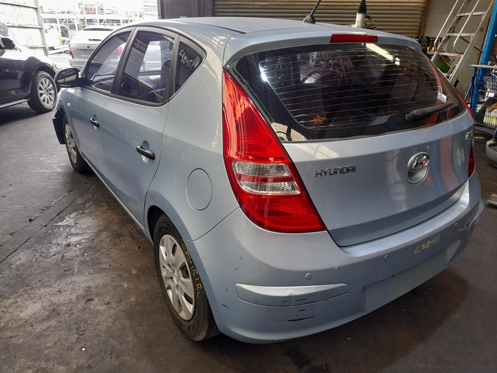 View Auto part Console Hyundai I30 2011