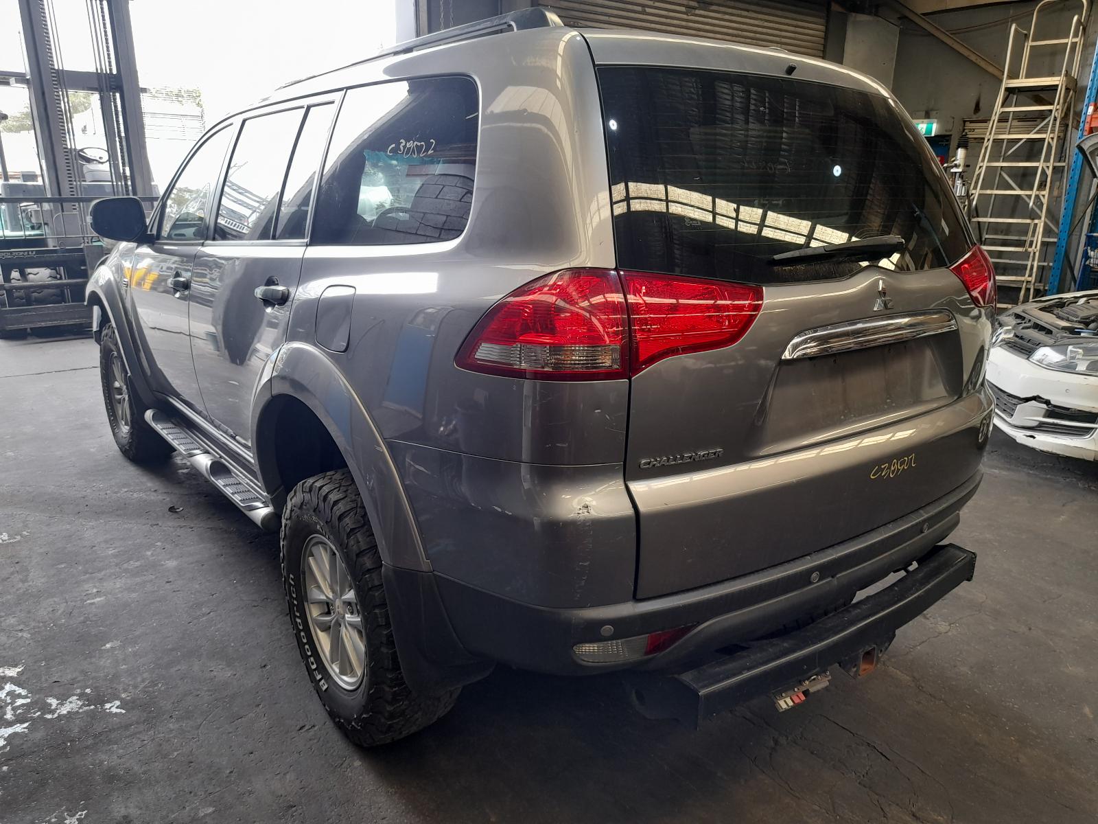 View Auto part Left Front Door Window Mitsubishi Challenger 2014