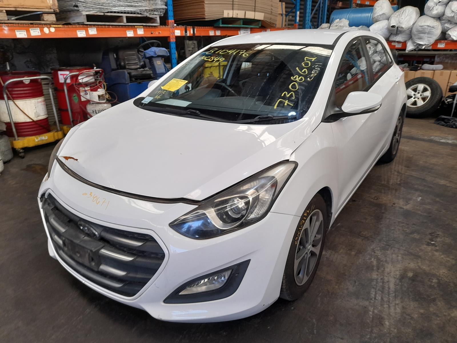 View Auto part Left Indicator/Fog/Side Hyundai I30 2015