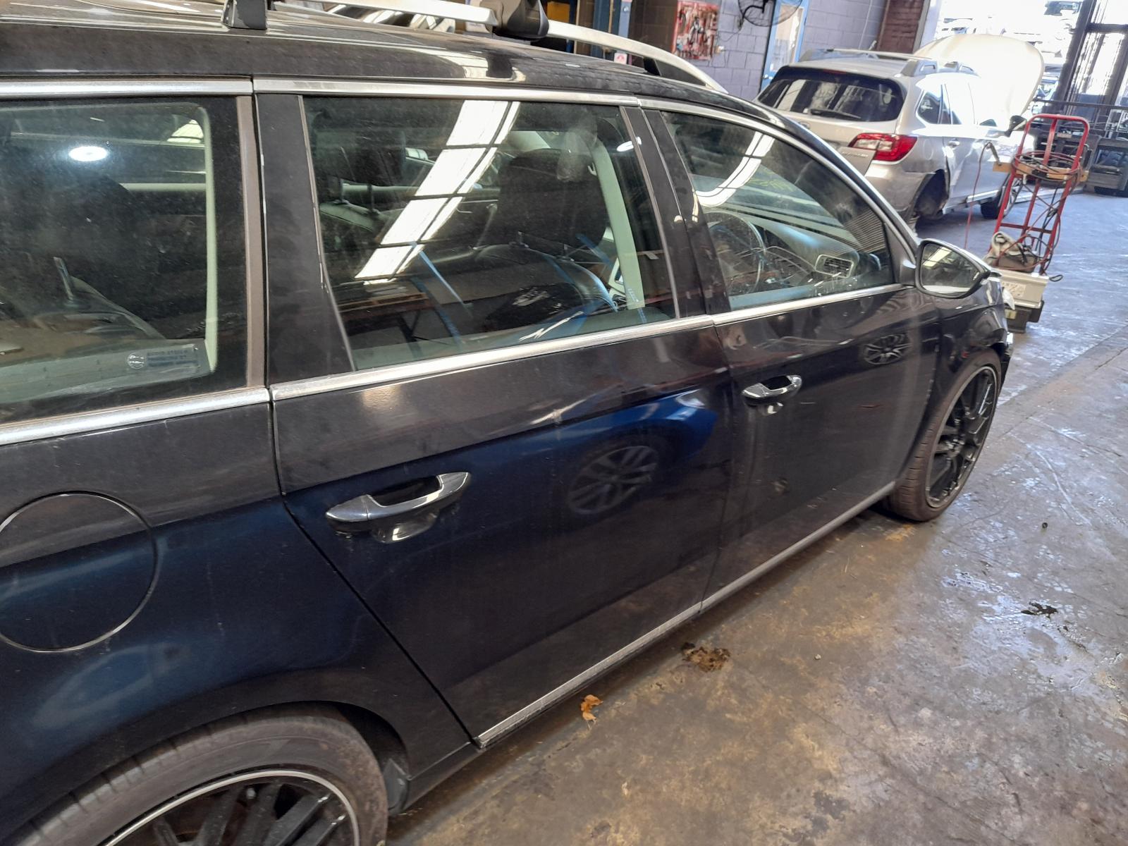 View Auto part Left Guard Volkswagen Passat 2011