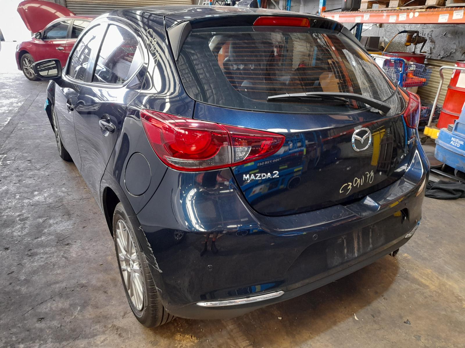 View Auto part Front Seat Mazda 2 2020