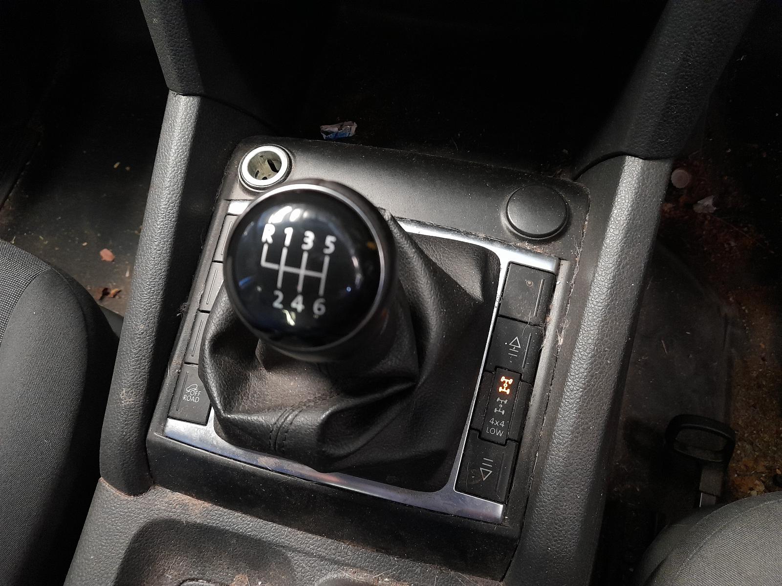 2015 Volkswagen Amarok Steering Column View Auto part Steering Column Volkswagen Amarok 2015