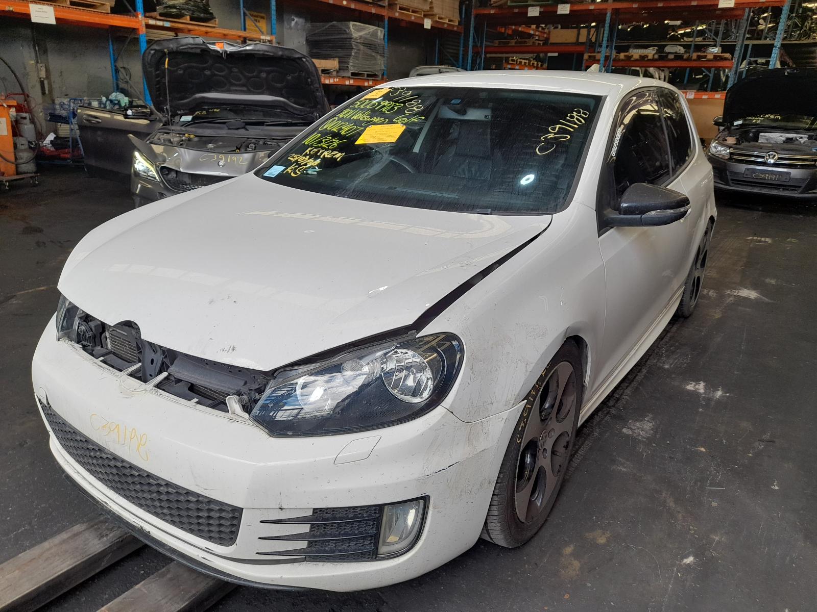 View Auto part Seatbelt/Stalk Volkswagen Golf 2011