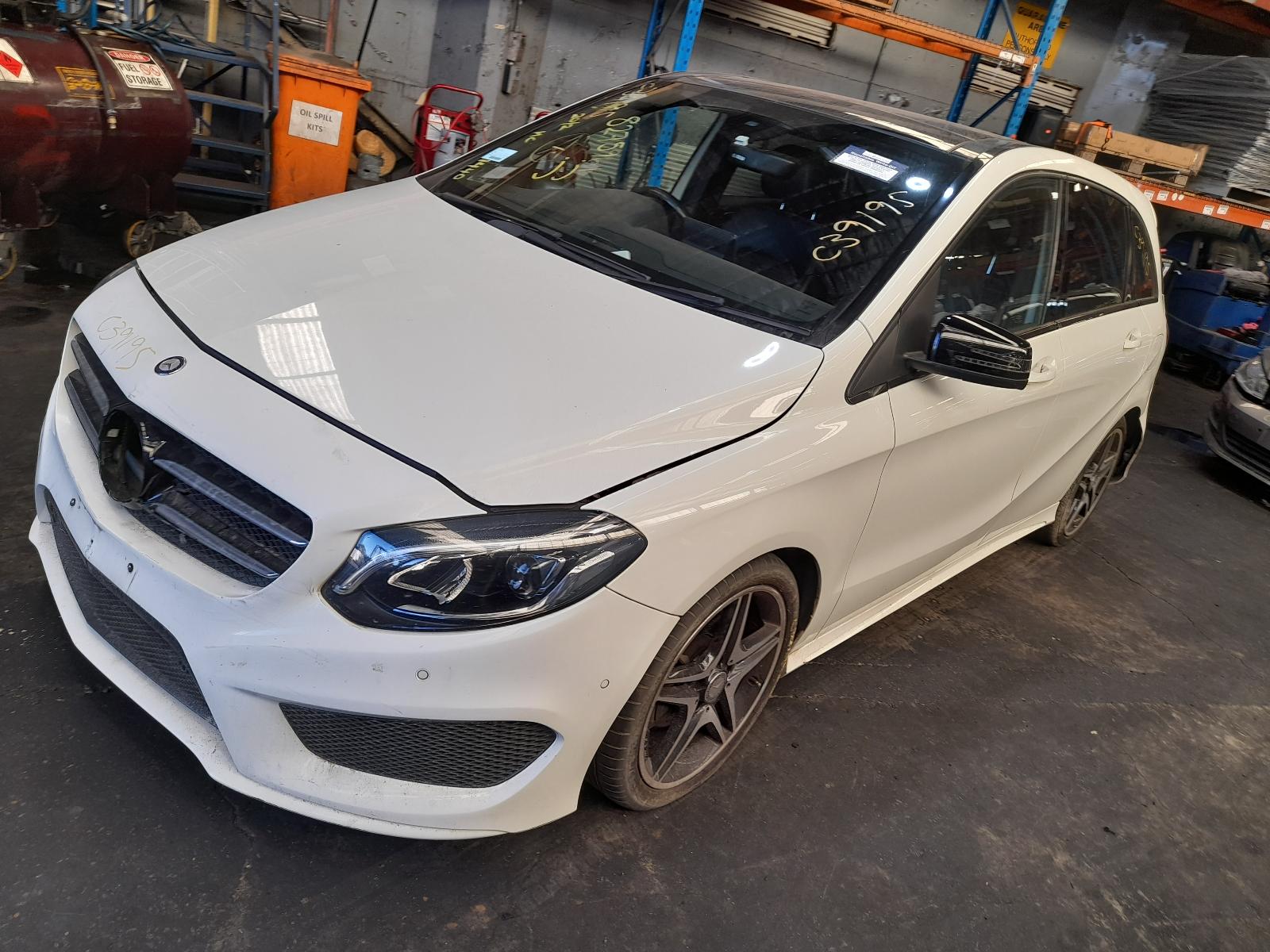 View Auto part Radio/Cd/Dvd/Sat/Tv Mercedes B Class 2015