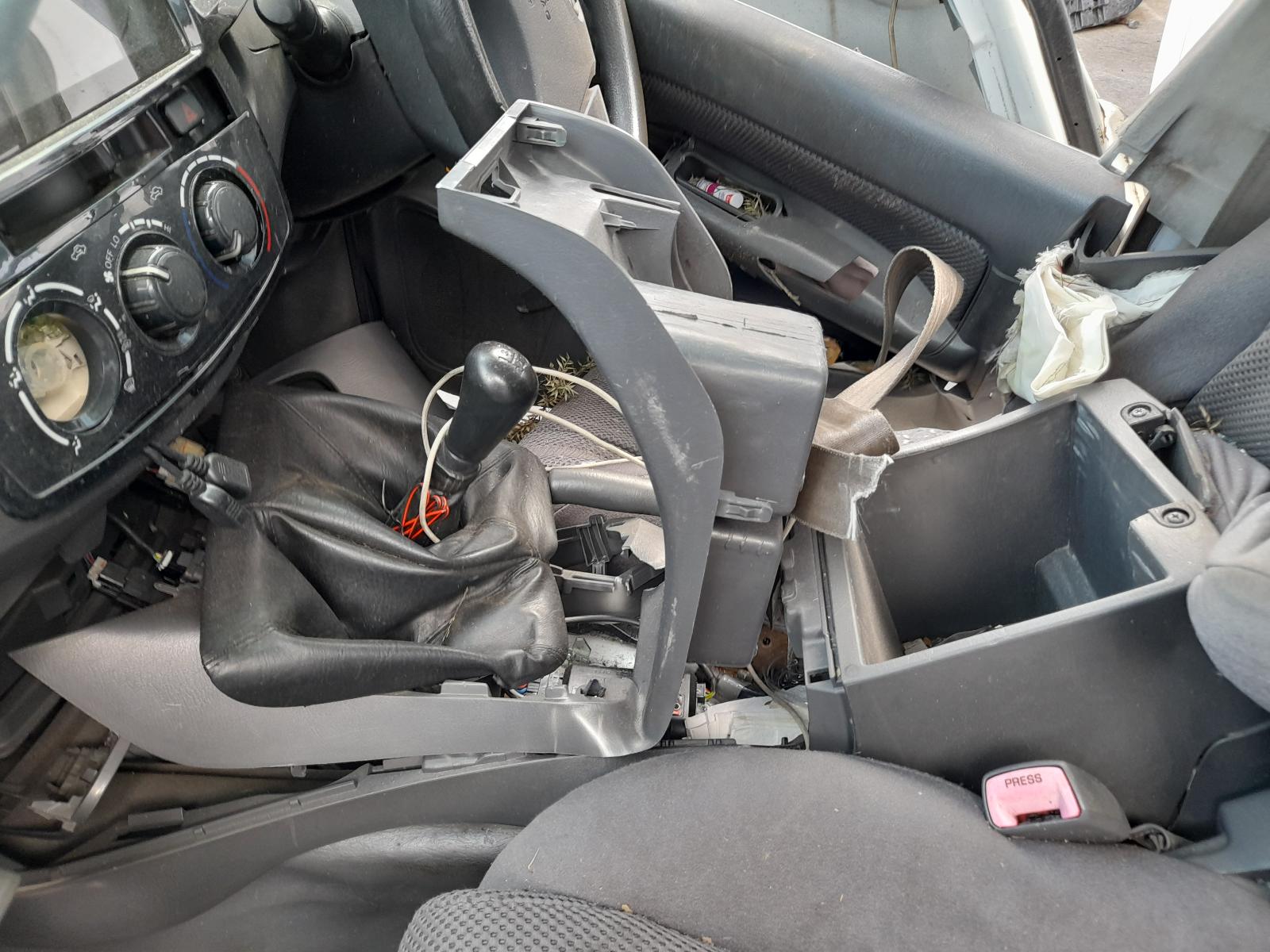 View Auto part Throttle Body Toyota Hilux 2012