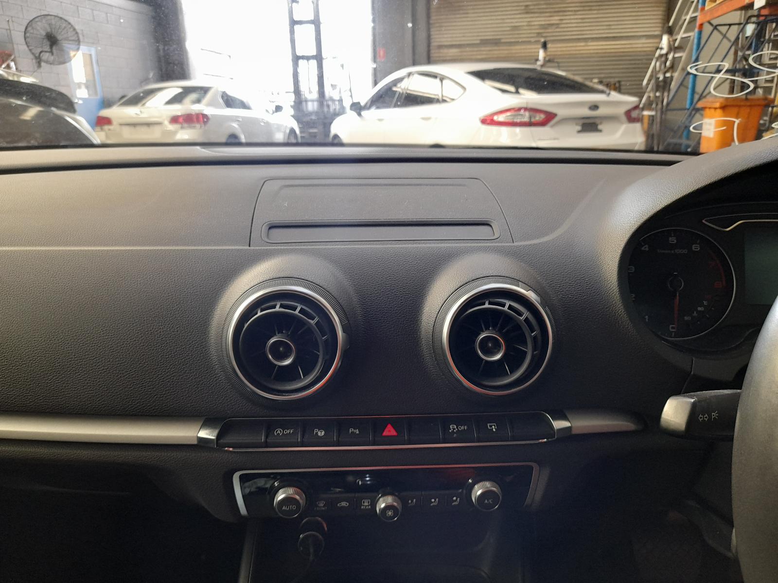 View Auto part Radio/Cd/Dvd/Sat/Tv Audi A3 2013