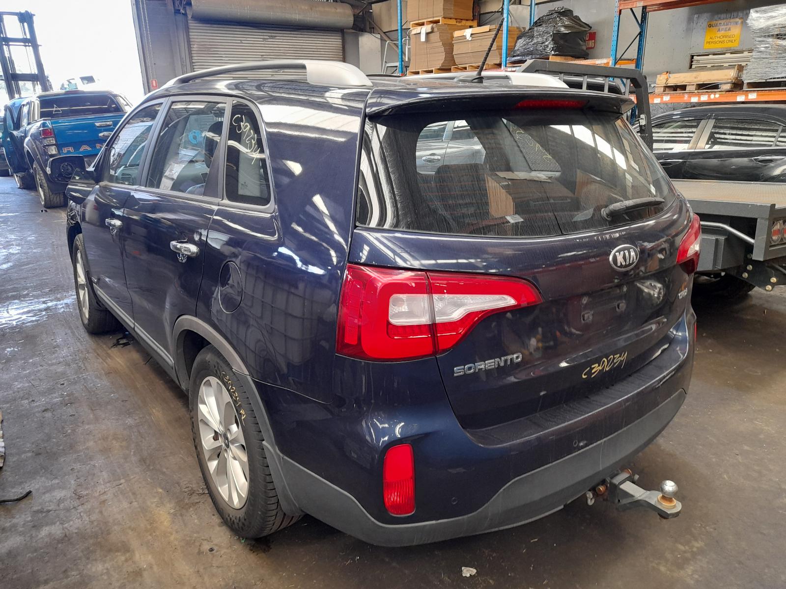 View Auto part Right Front Hub Assembly Kia Sorento 2013