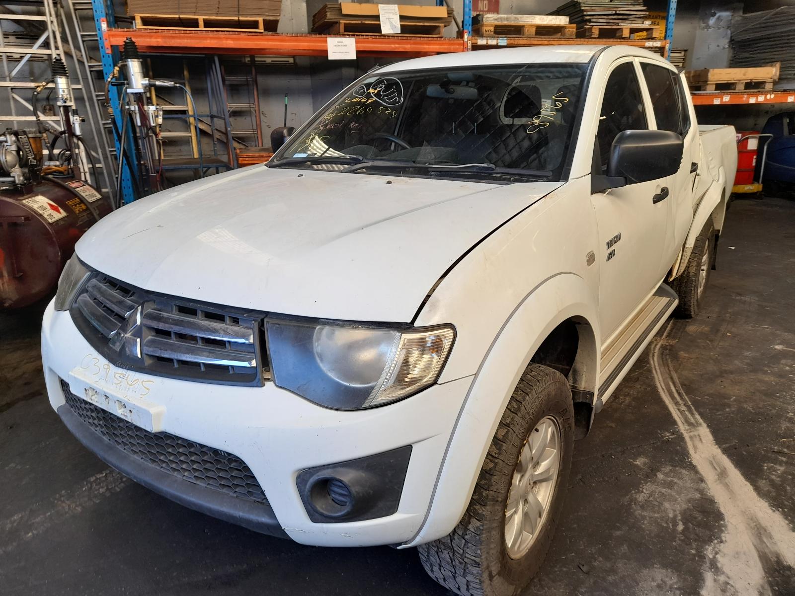 View Auto part Engine Mitsubishi Triton 2012