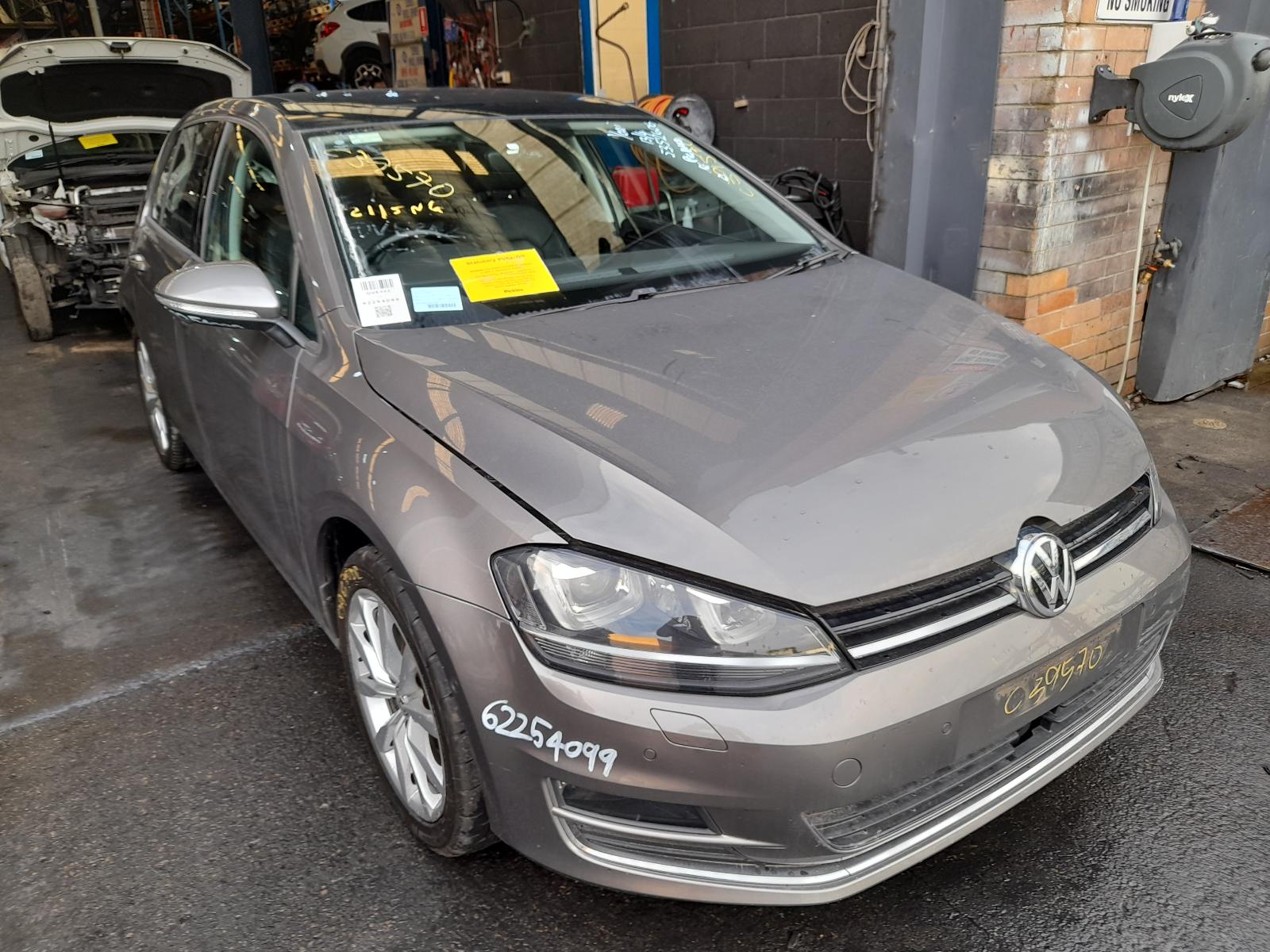 View Auto part Door/Boot/Gate Lock Volkswagen Golf 2016