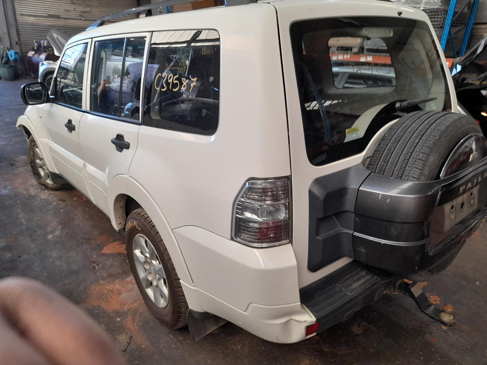 View Auto part Right Guard Mitsubishi Pajero 2014