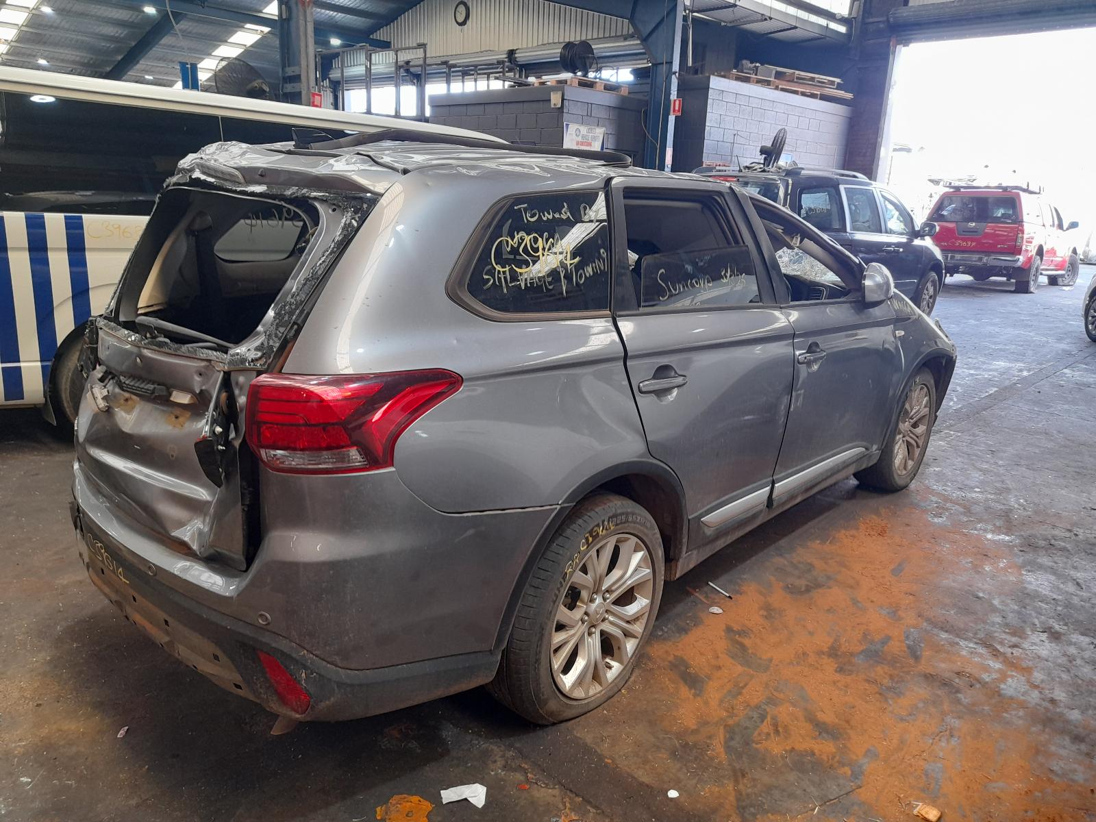 View Auto part Alternator Mitsubishi Outlander 2021