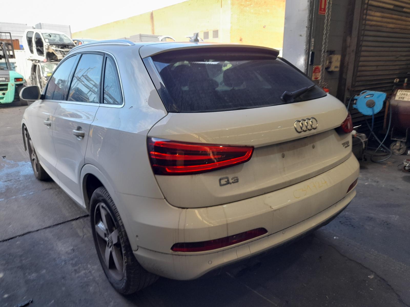 View Auto part Left Guard Audi Q3 2014
