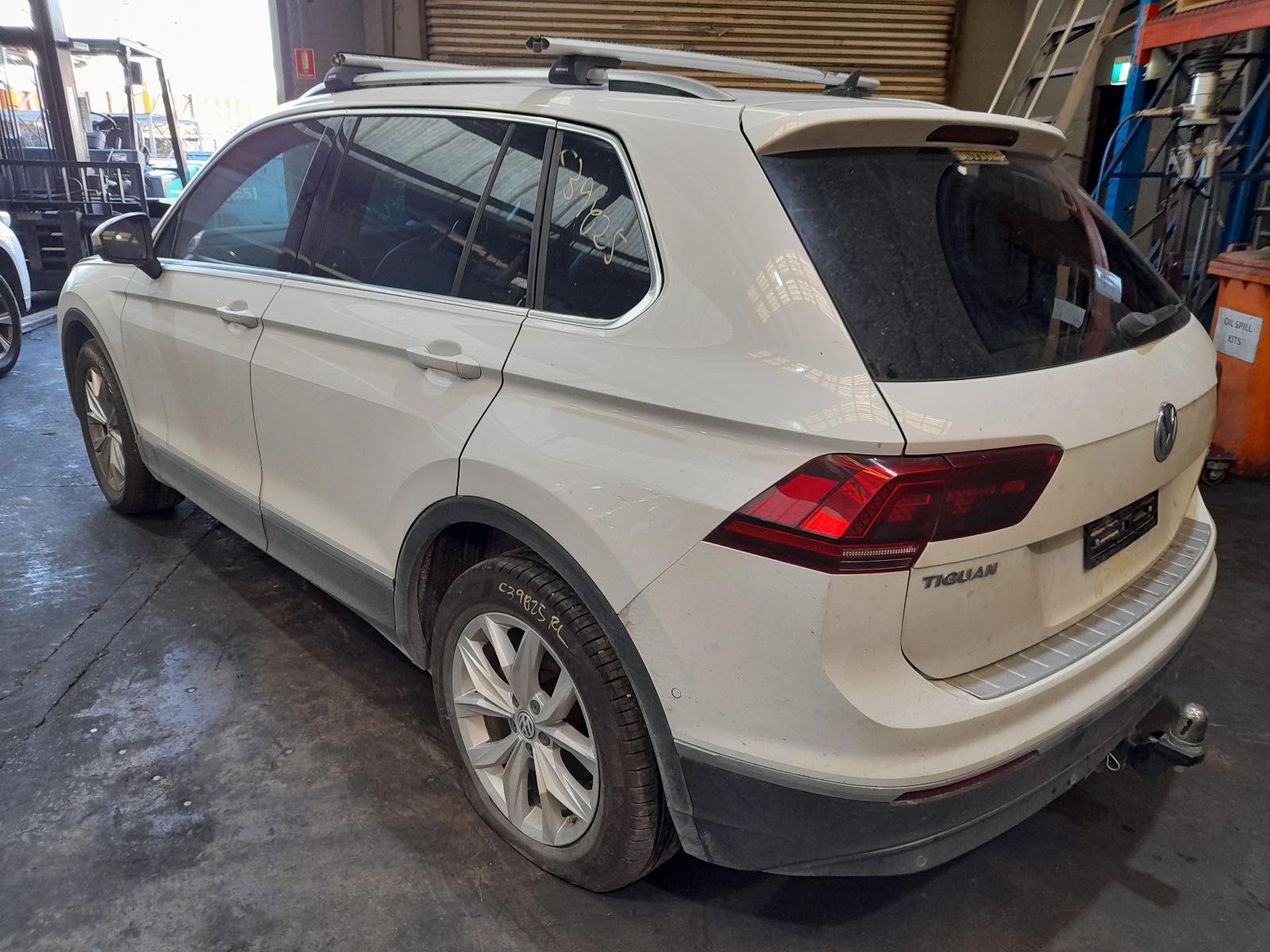 View Auto part Right Front Window Reg/Motor Volkswagen Tiguan 2017