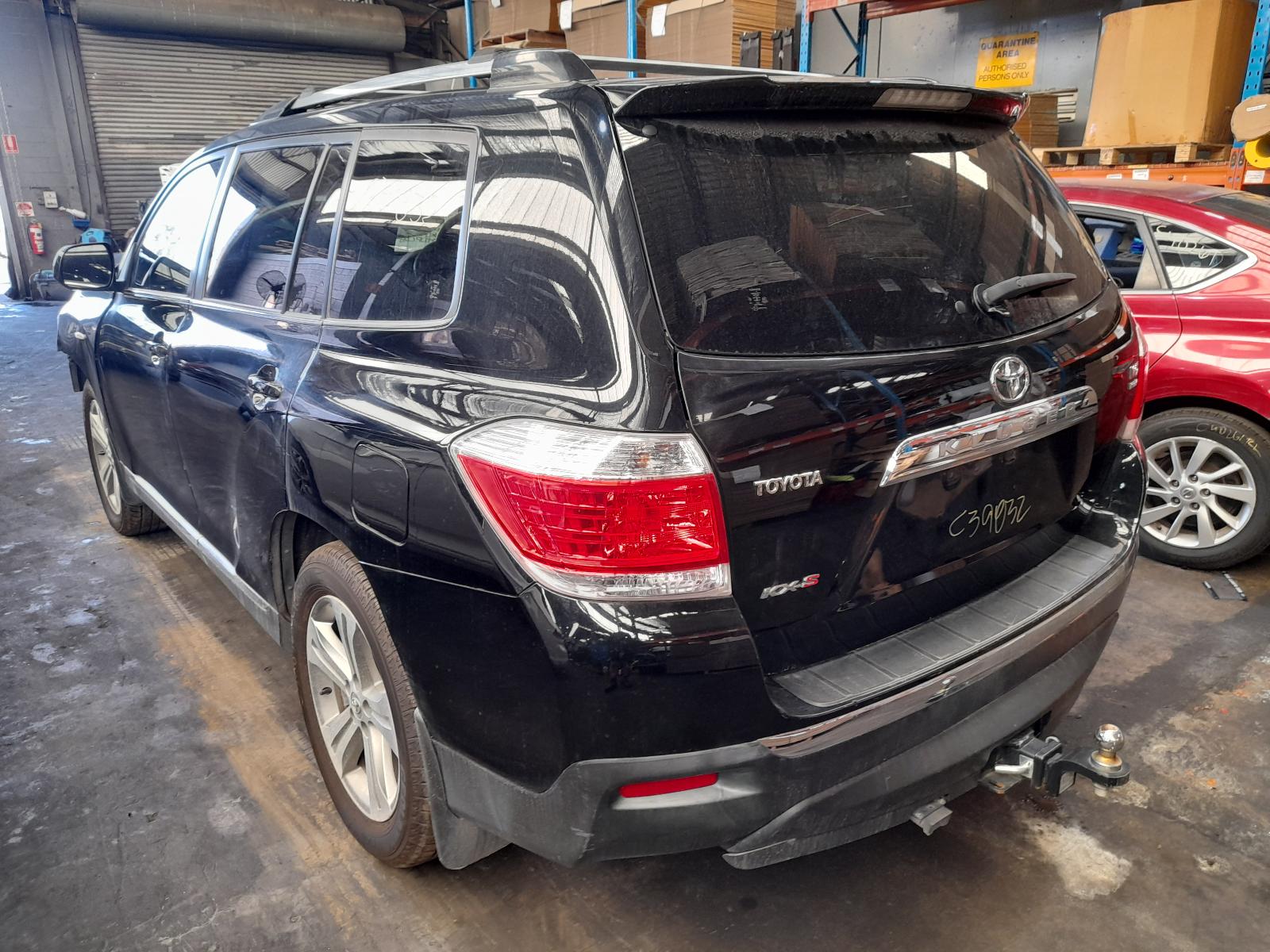 View Auto part Engine Toyota Kluger 2011