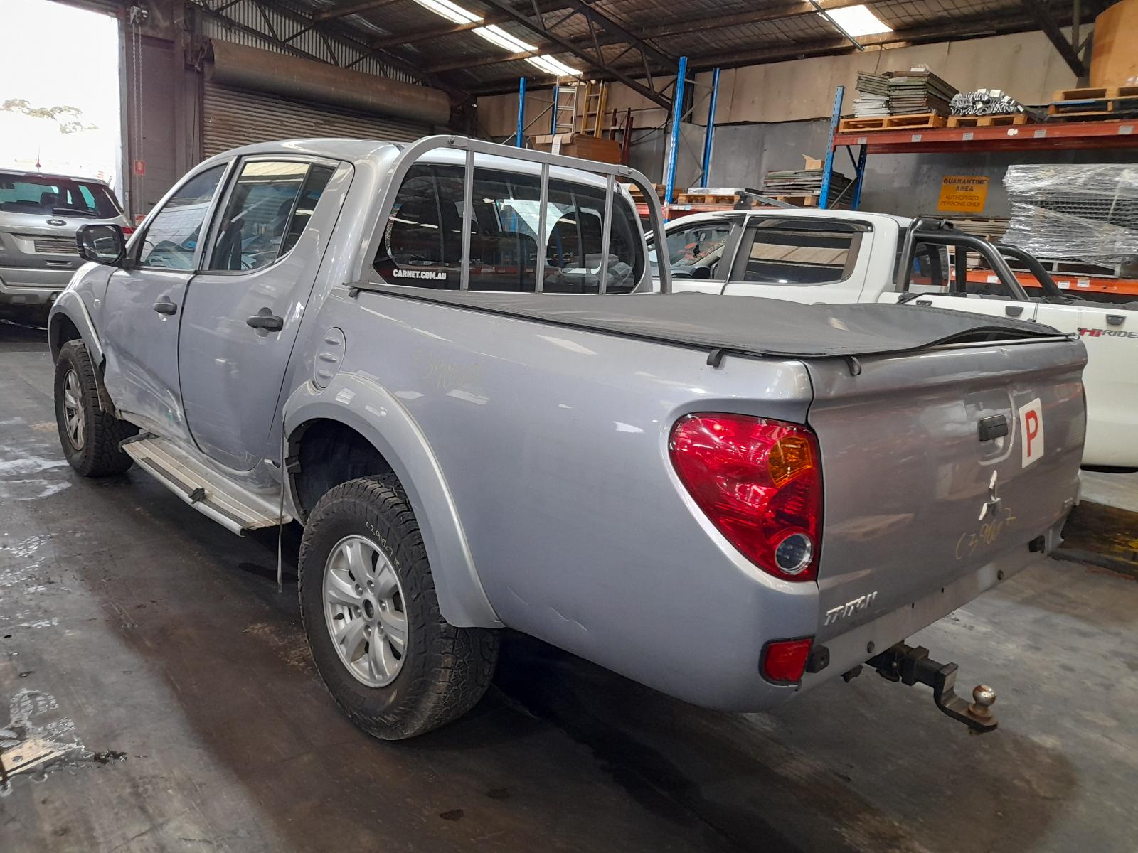 View Auto part Seatbelt/Stalk Mitsubishi Triton 2015