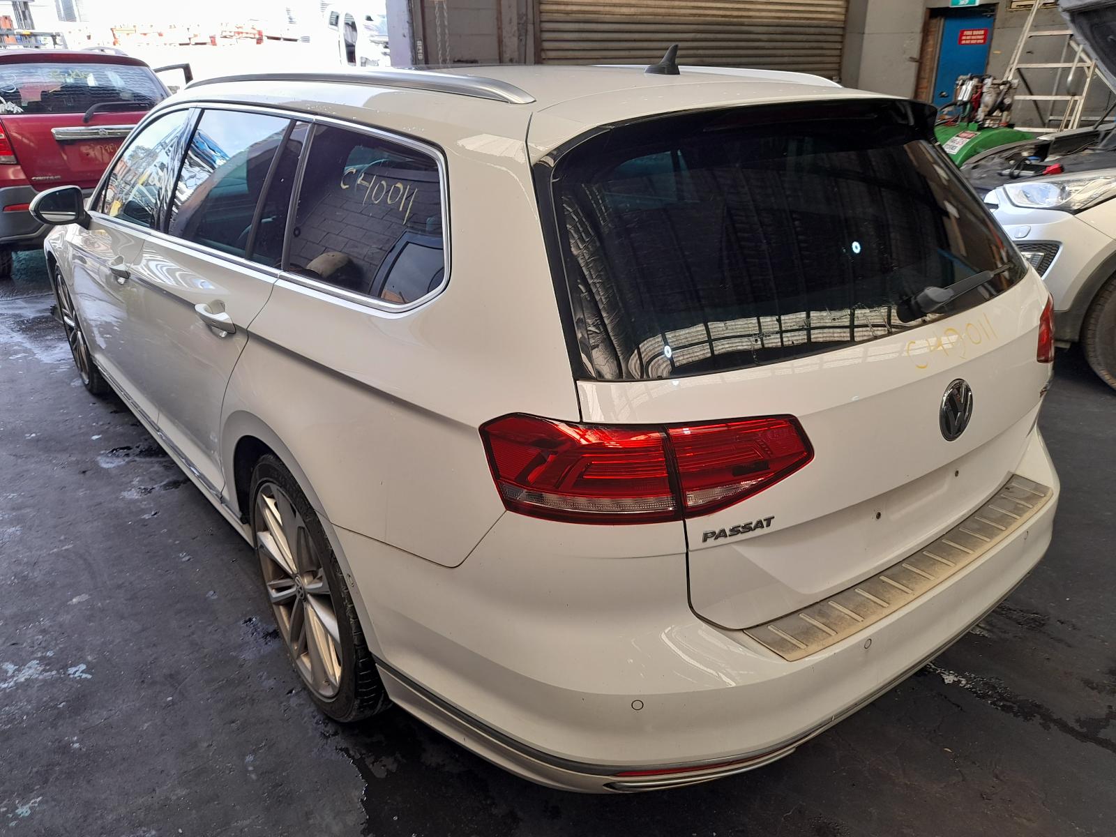 View Auto part Right Indicator/Fog/Side Volkswagen Passat 2015