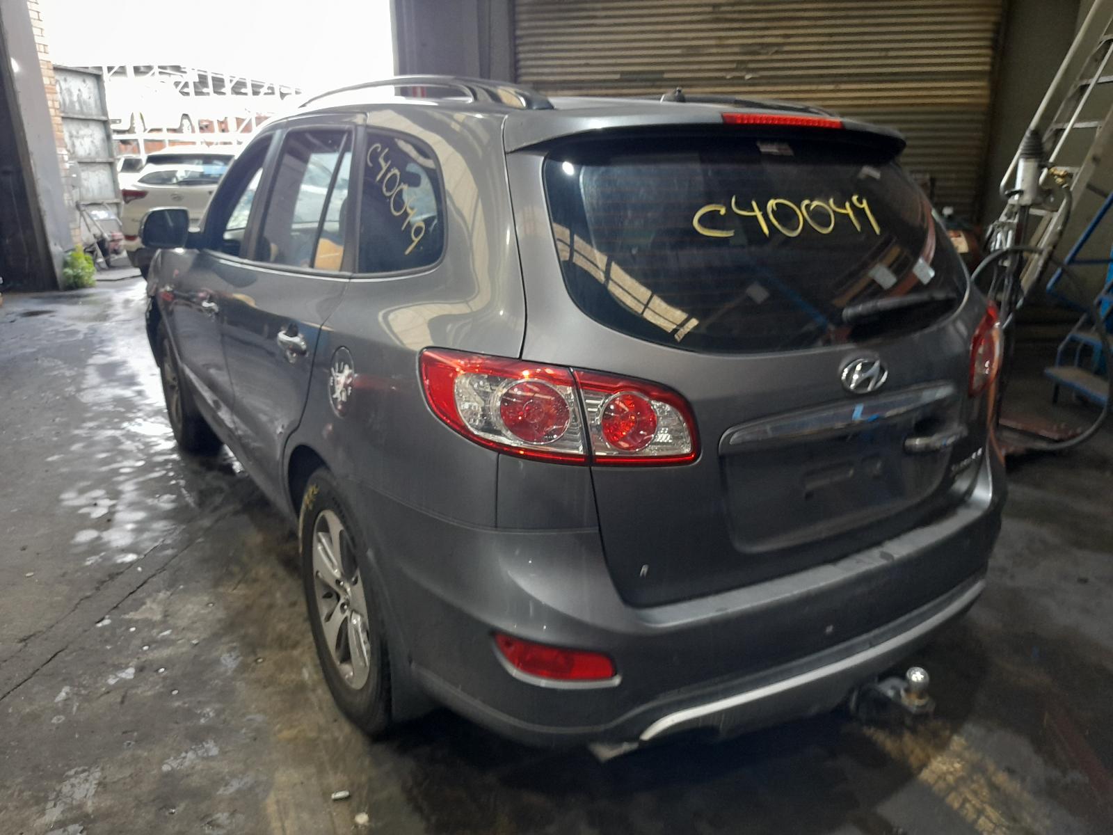 View Auto part R/Bar Bracket/Reinfo Hyundai Santa Fe 2011