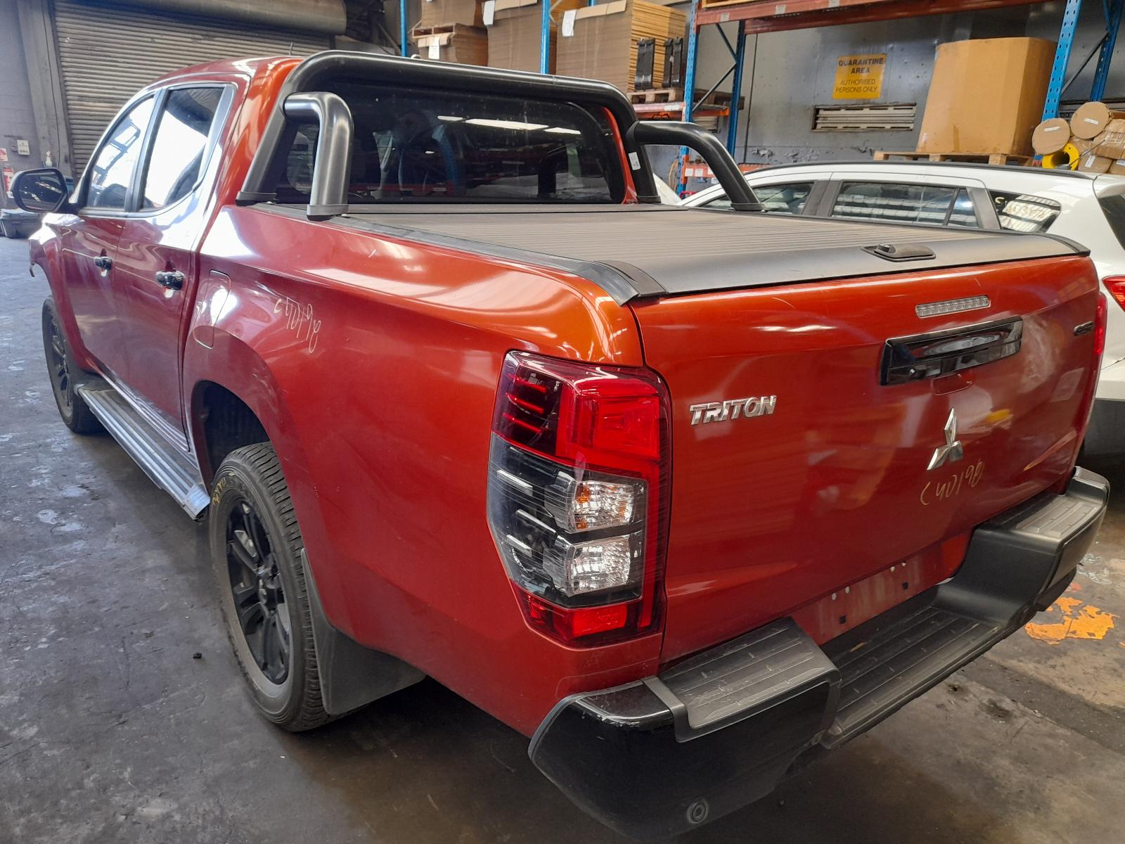 View Auto part Sunvisor Mitsubishi Triton 2022