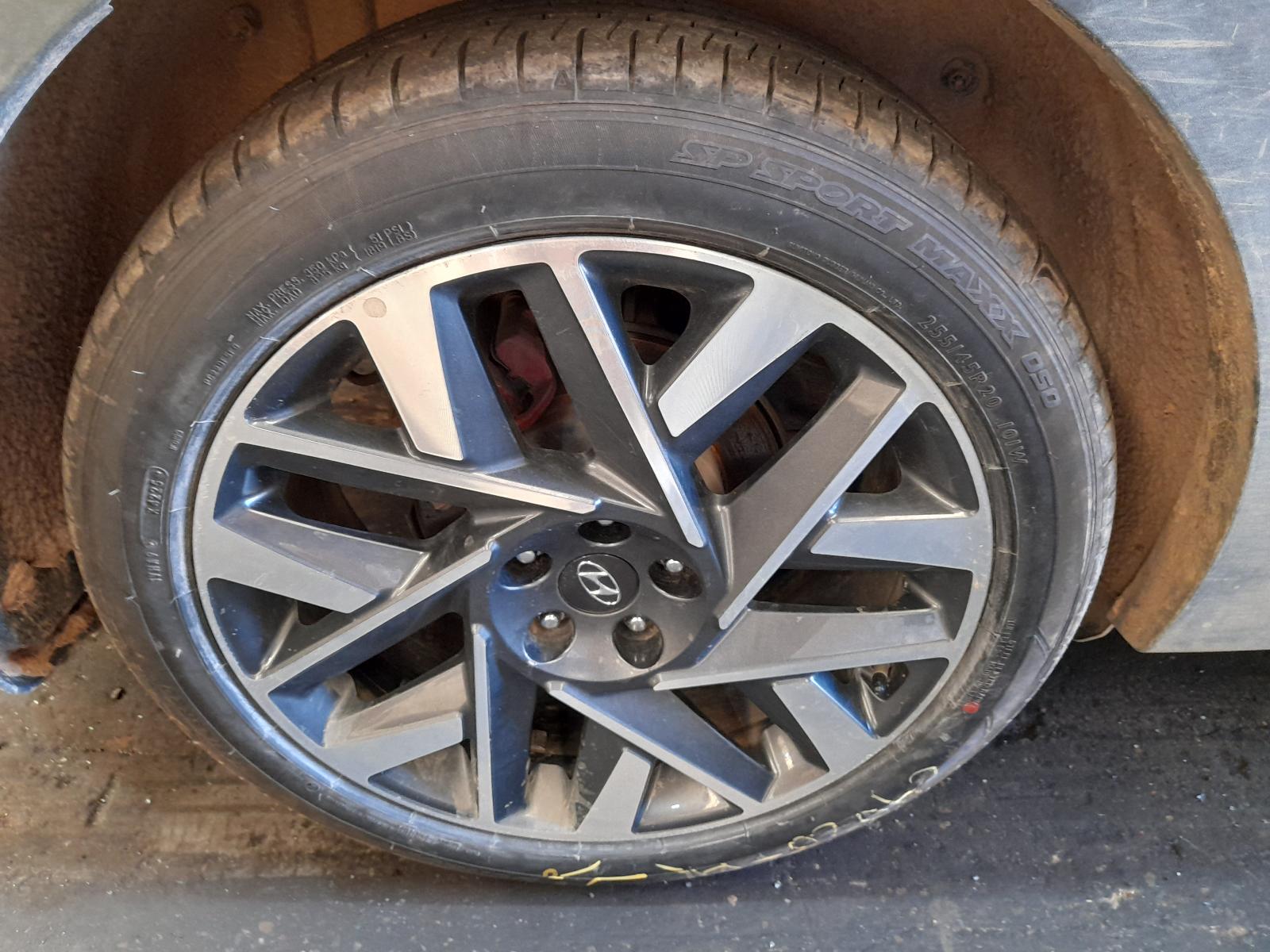 2014 Hyundai Santa Fe Right Front Door View Auto part Right Front Door Hyundai Santa Fe 2014