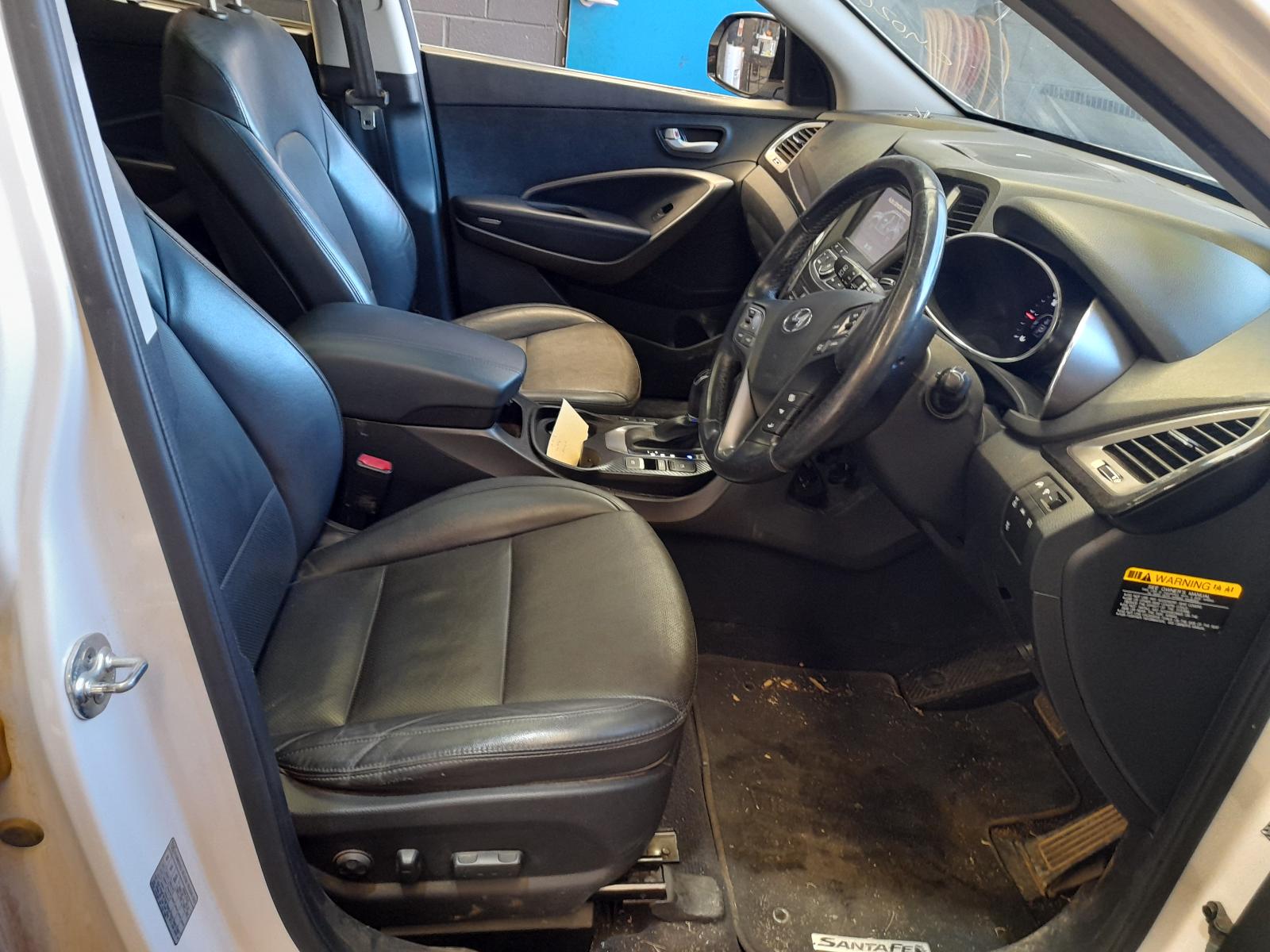 2014 Hyundai Santa Fe Right Front Door View Auto part Right Front Door Hyundai Santa Fe 2014