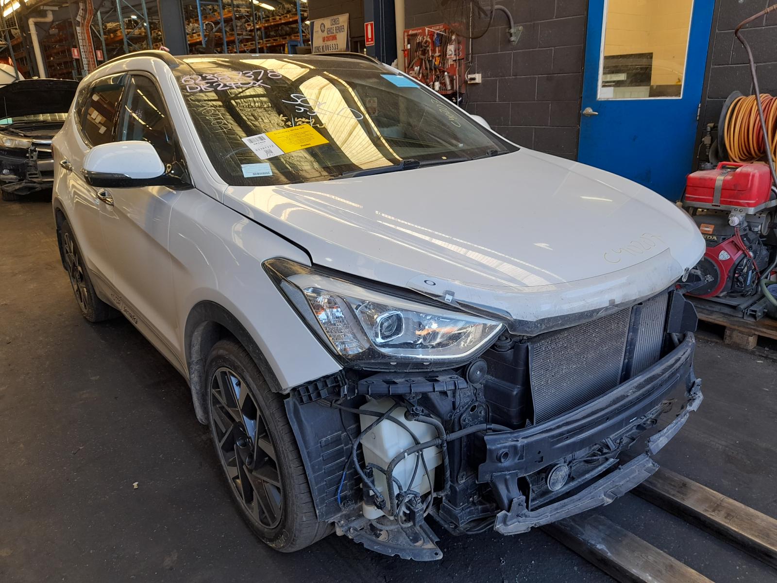 2014 Hyundai Santa Fe Right Front Door View Auto part Right Front Door Hyundai Santa Fe 2014
