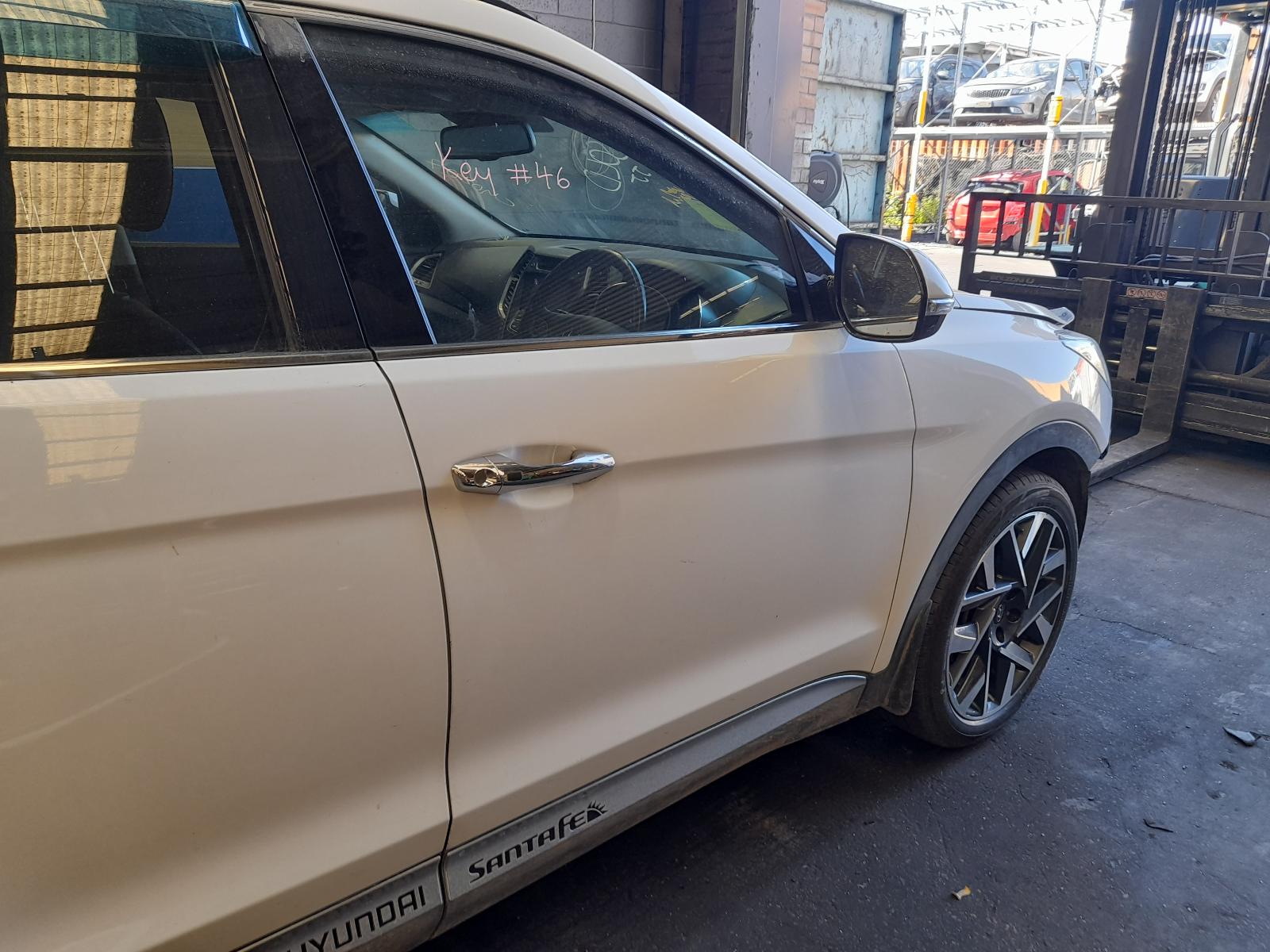 2014 Hyundai Santa Fe Right Front Door View Auto part Right Front Door Hyundai Santa Fe 2014