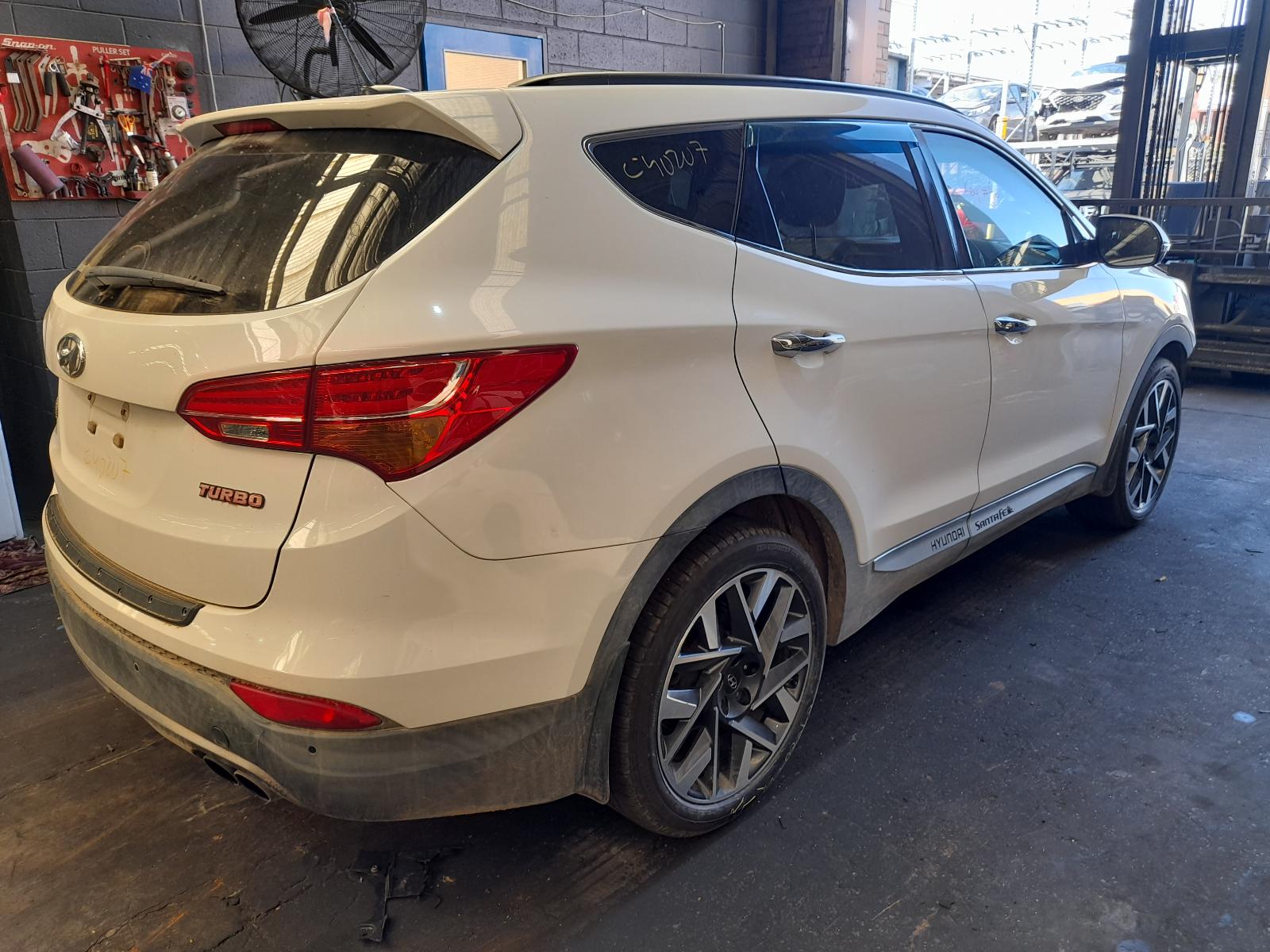 2014 Hyundai Santa Fe Right Front Door View Auto part Right Front Door Hyundai Santa Fe 2014