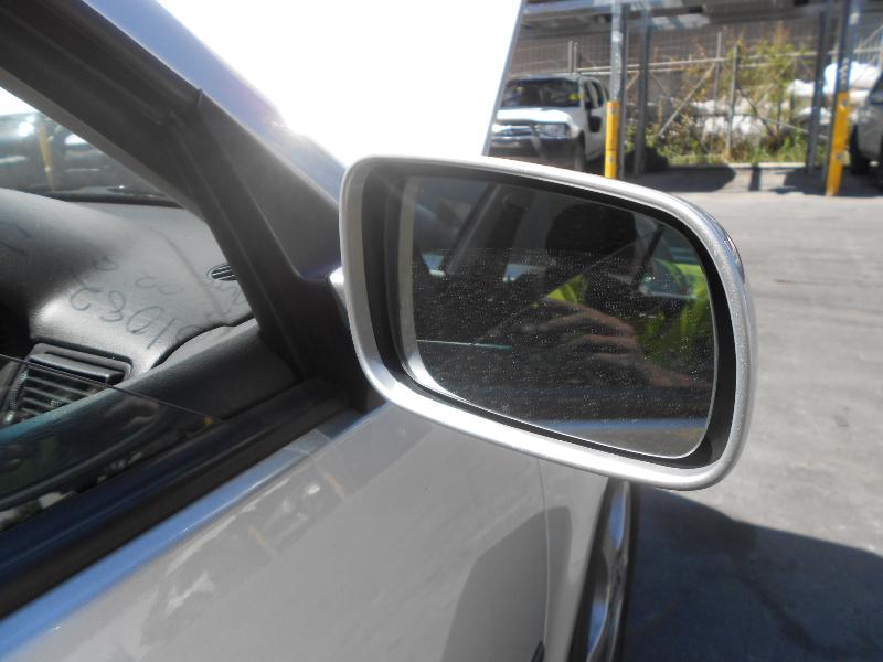 View Auto part Bonnet Hinge/Strut Volkswagen Golf 2002