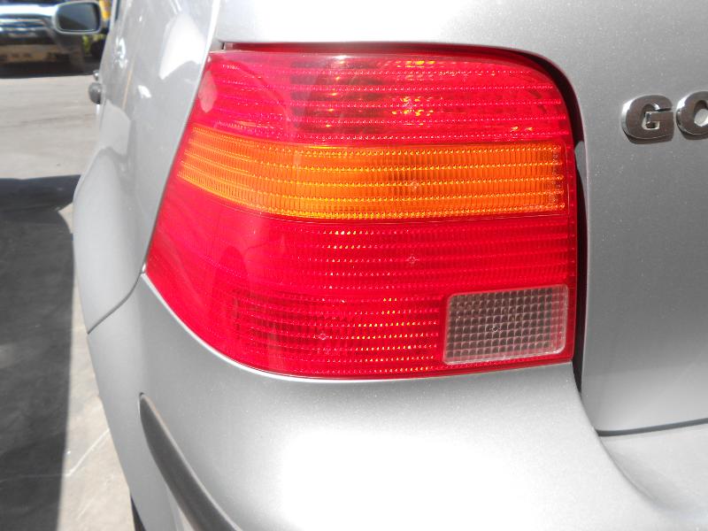 View Auto part Bonnet Hinge/Strut Volkswagen Golf 2002